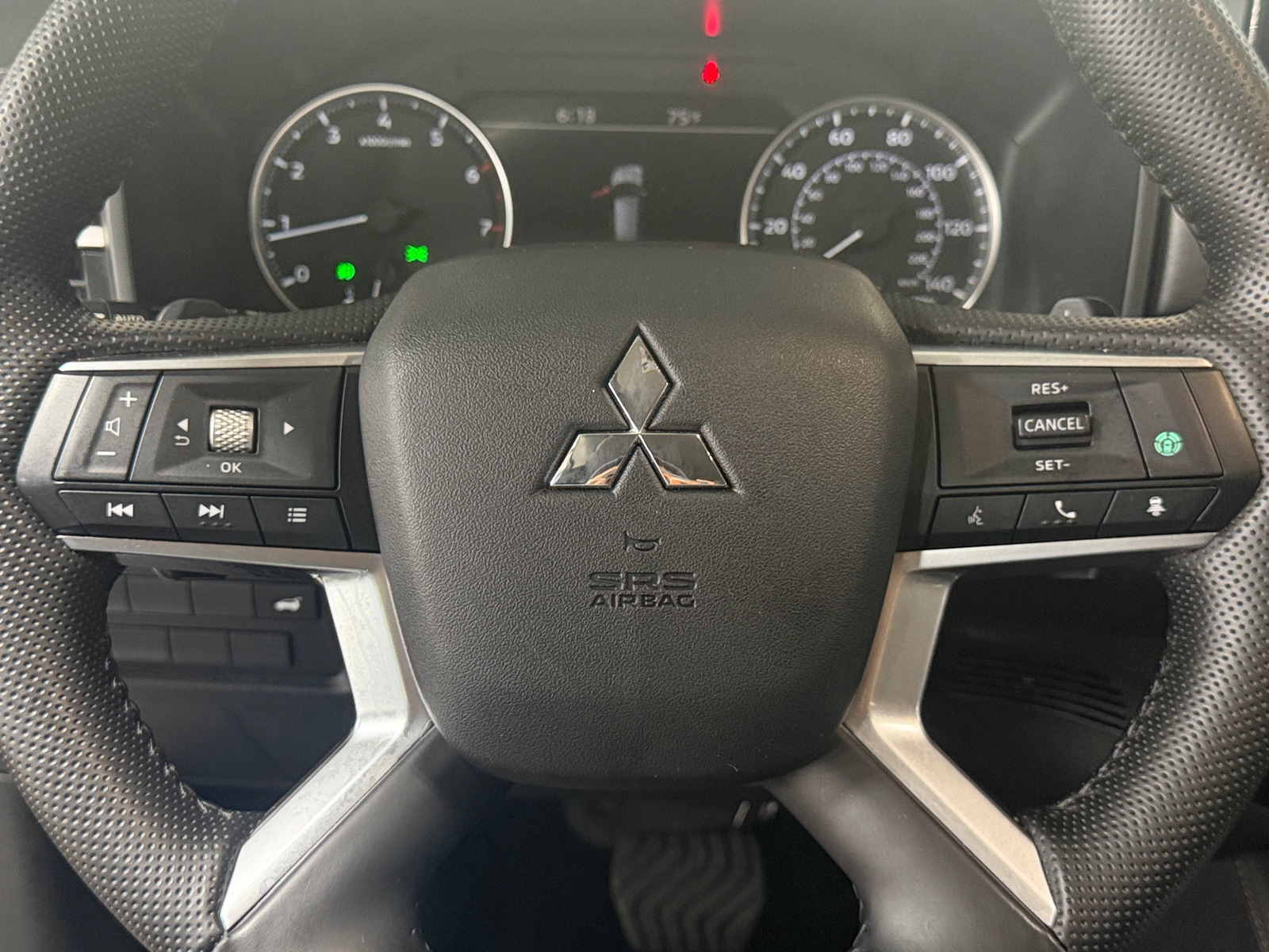 Thumbnail: 2025 Mitsubishi Outlander - 4