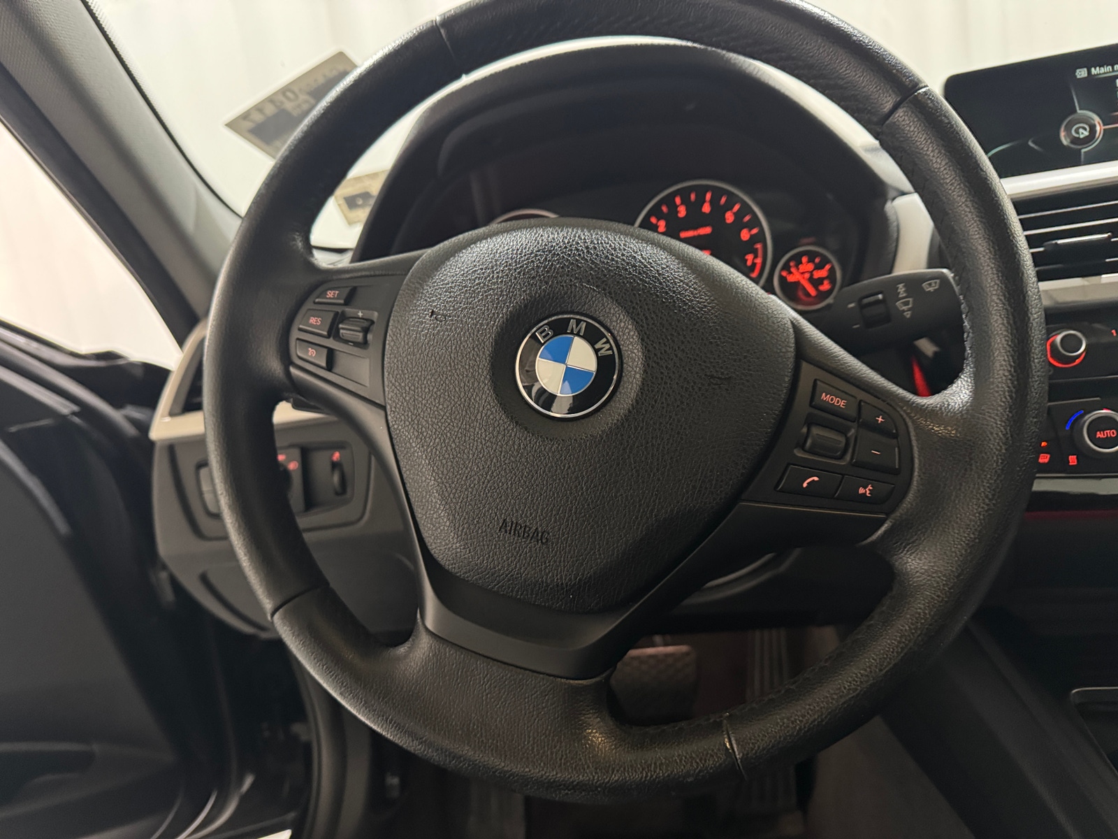 Thumbnail: 2016 BMW 3 Series - 4