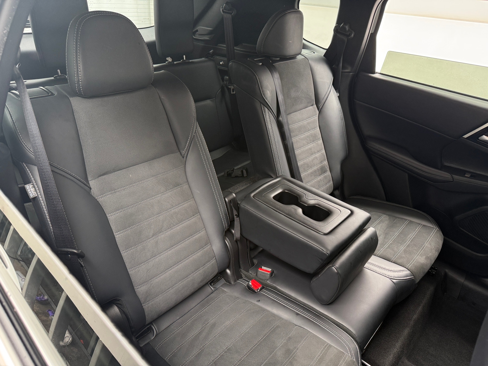 Thumbnail: 2024 Mitsubishi Outlander - 6