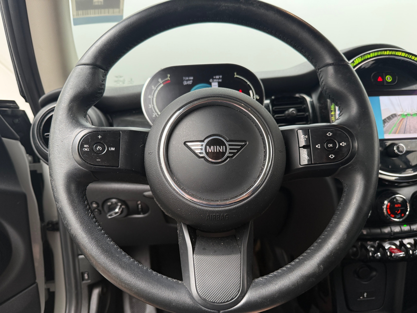 Thumbnail: 2022 MINI Cooper Hardtop - 4