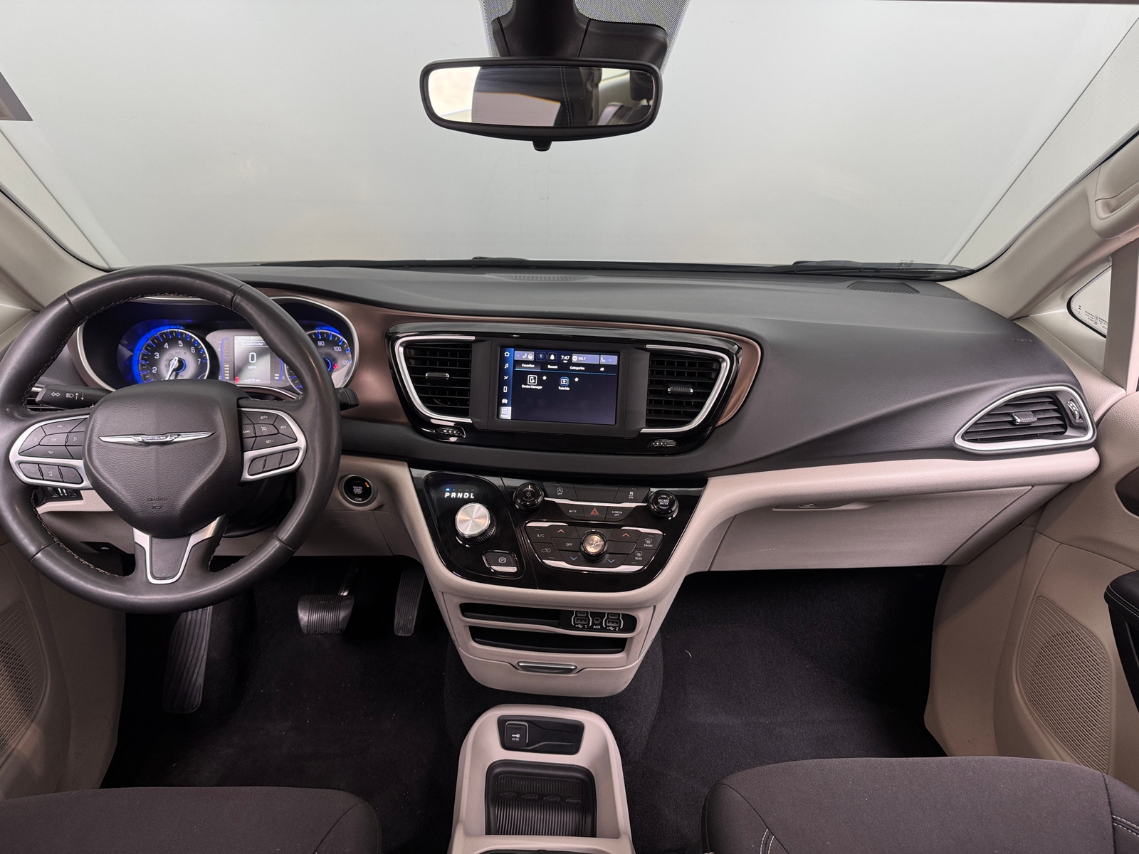 Thumbnail: 2023 Chrysler Voyager - 3