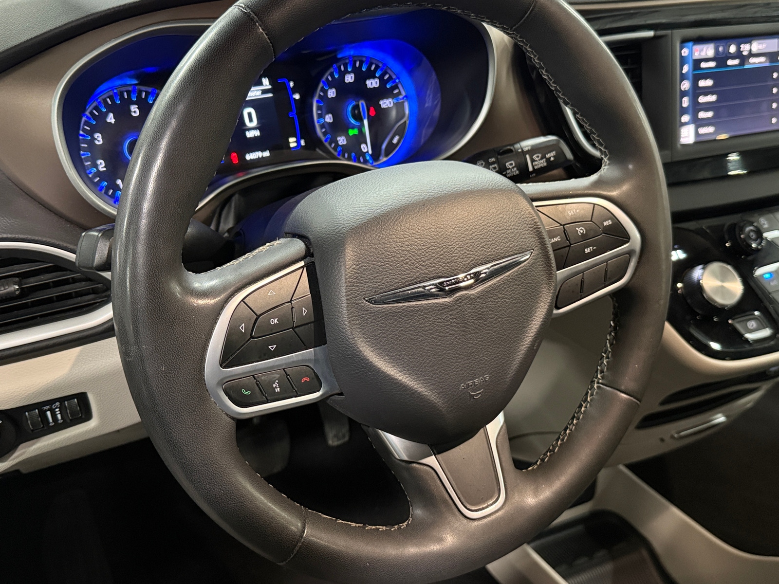 Thumbnail: 2023 Chrysler Voyager - 5