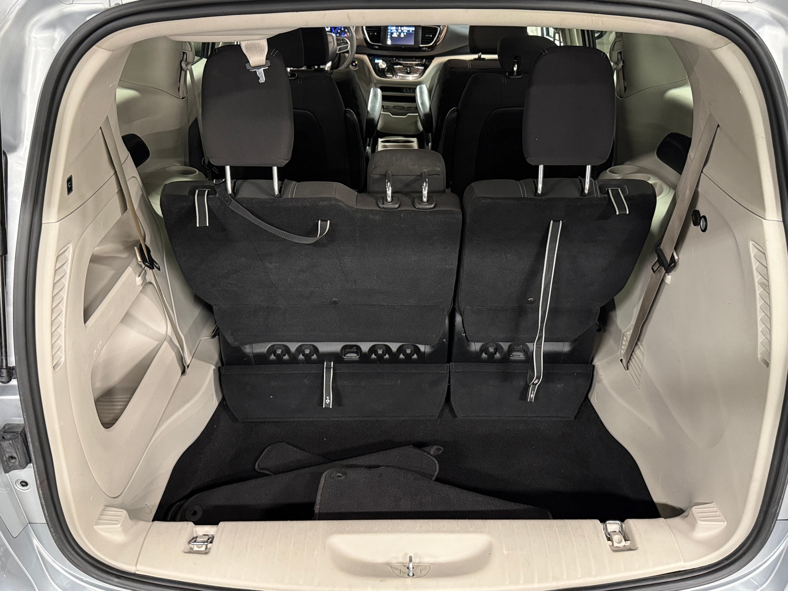 Thumbnail: 2023 Chrysler Voyager - 7