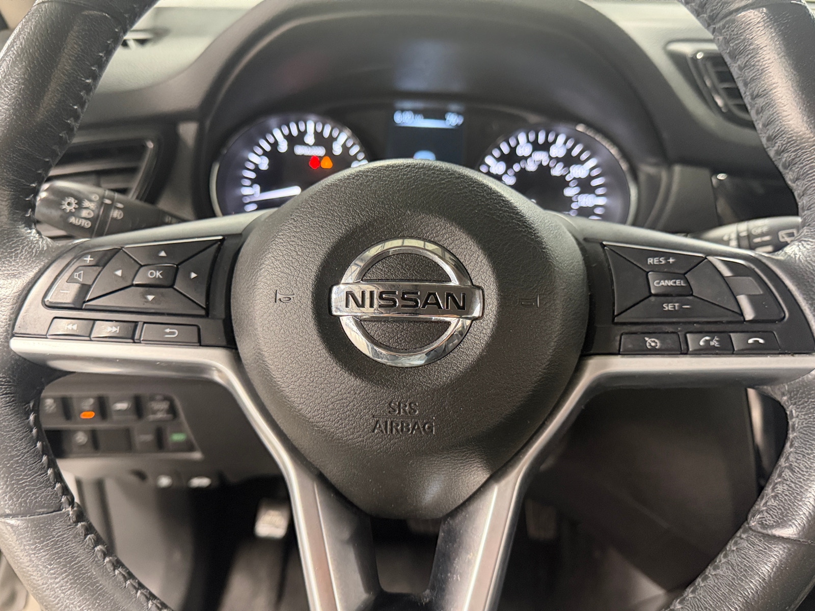 Thumbnail: 2017 Nissan Rogue - 4