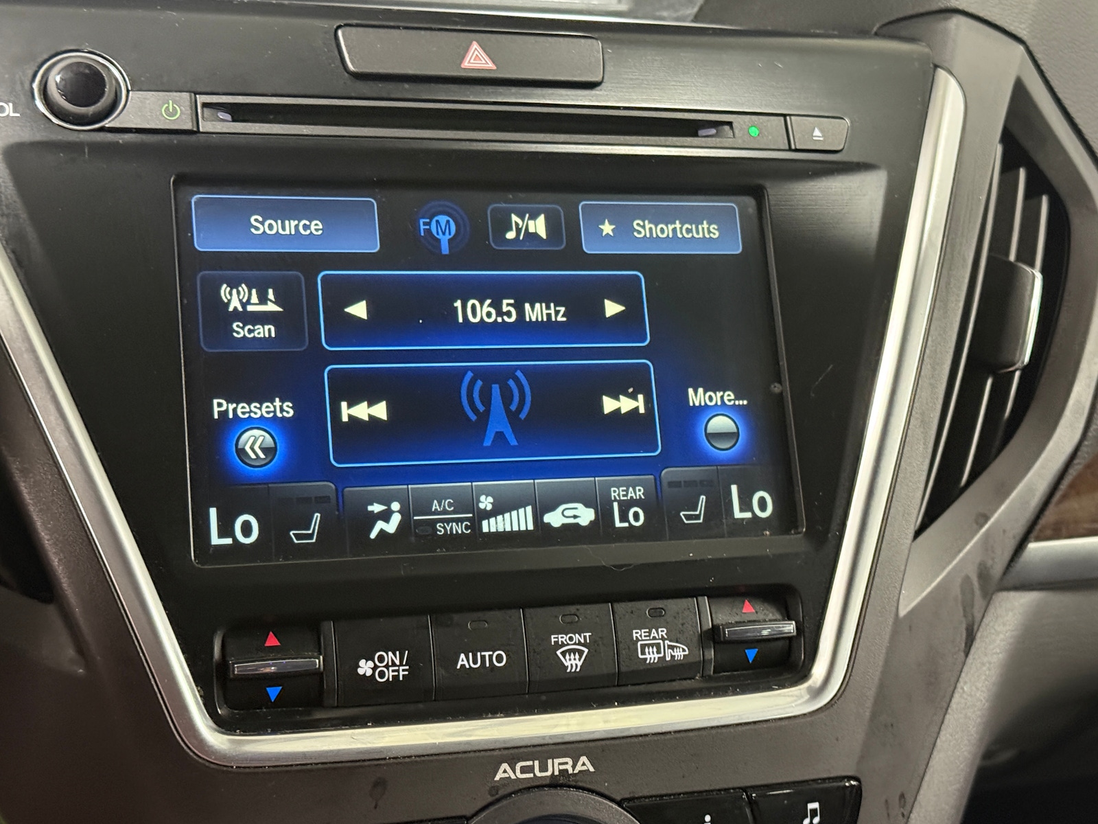 Thumbnail: 2017 Acura MDX - 3