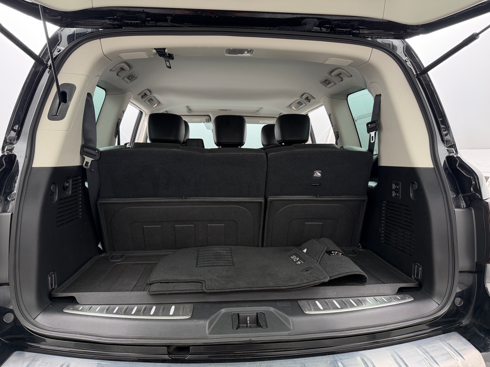 Thumbnail: 2023 INFINITI QX80 - 6