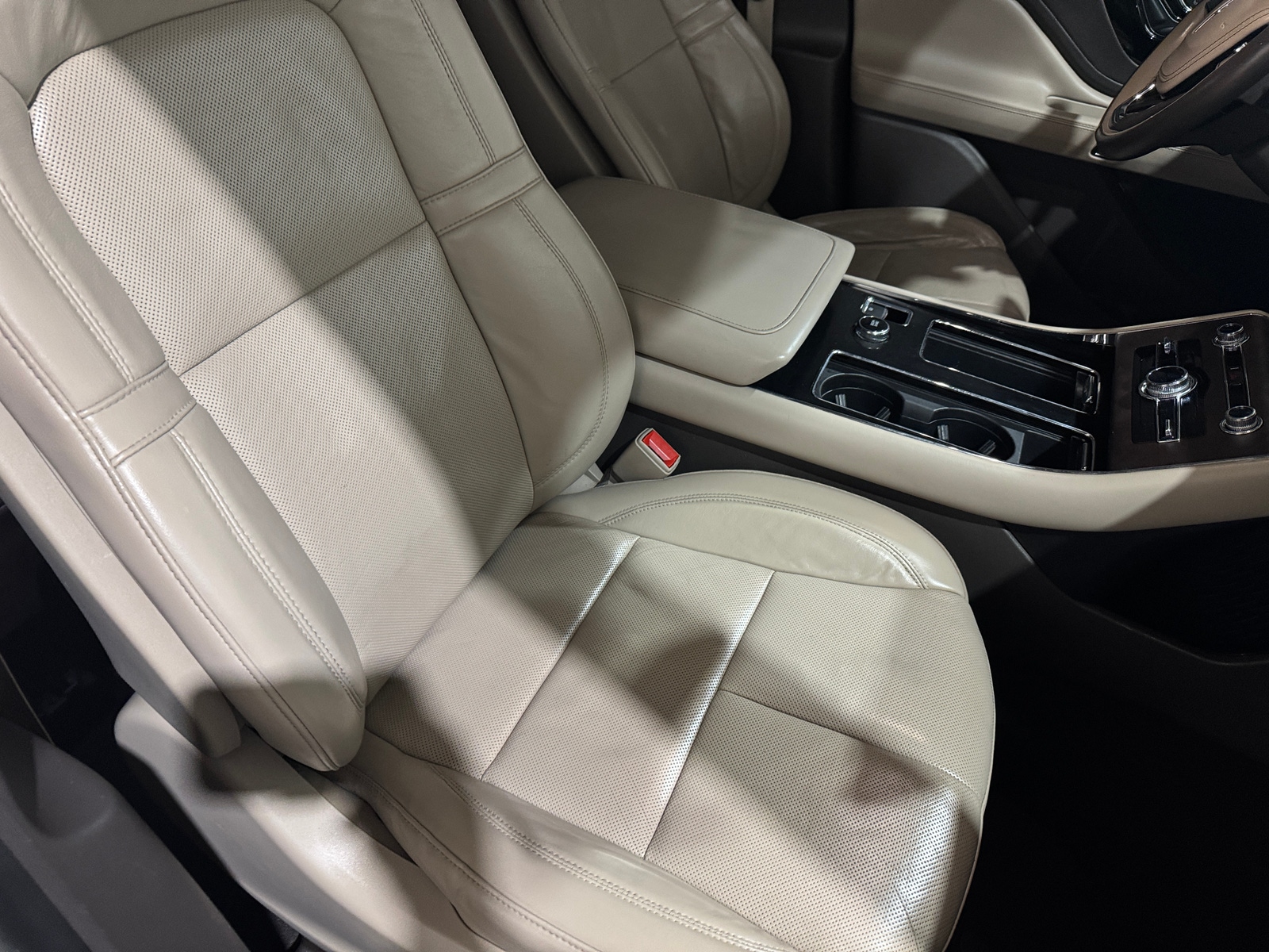 Thumbnail: 2021 Lincoln Aviator - 2