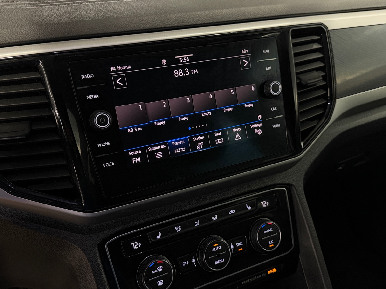 Thumbnail: 2022 Volkswagen Atlas - 3