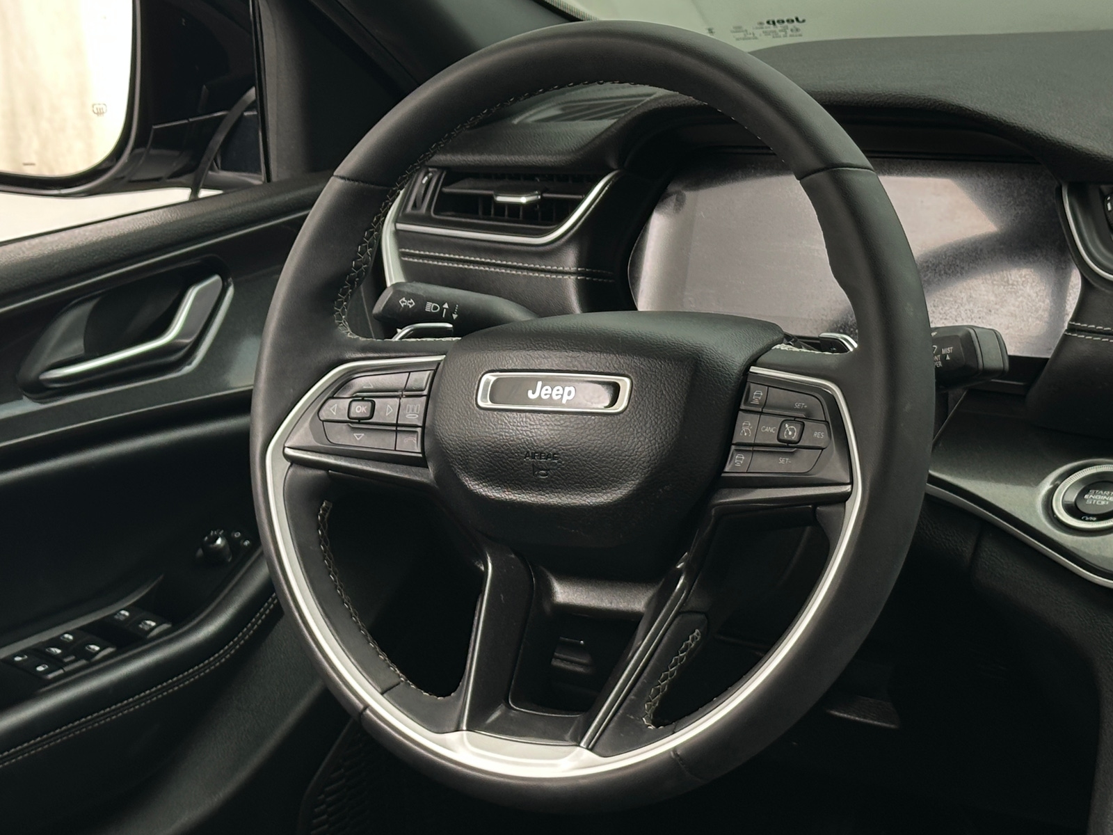 Thumbnail: 2023 Jeep Grand Cherokee - 4