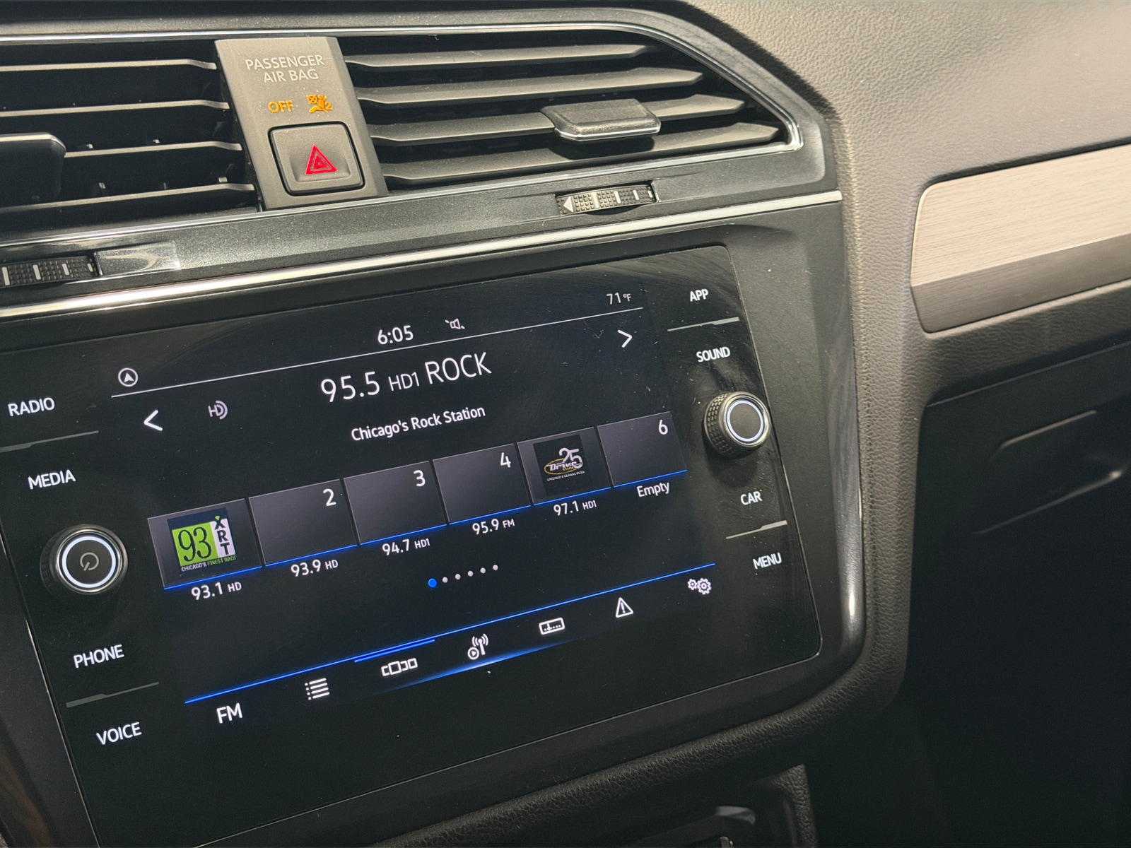Thumbnail: 2021 Volkswagen Tiguan - 3