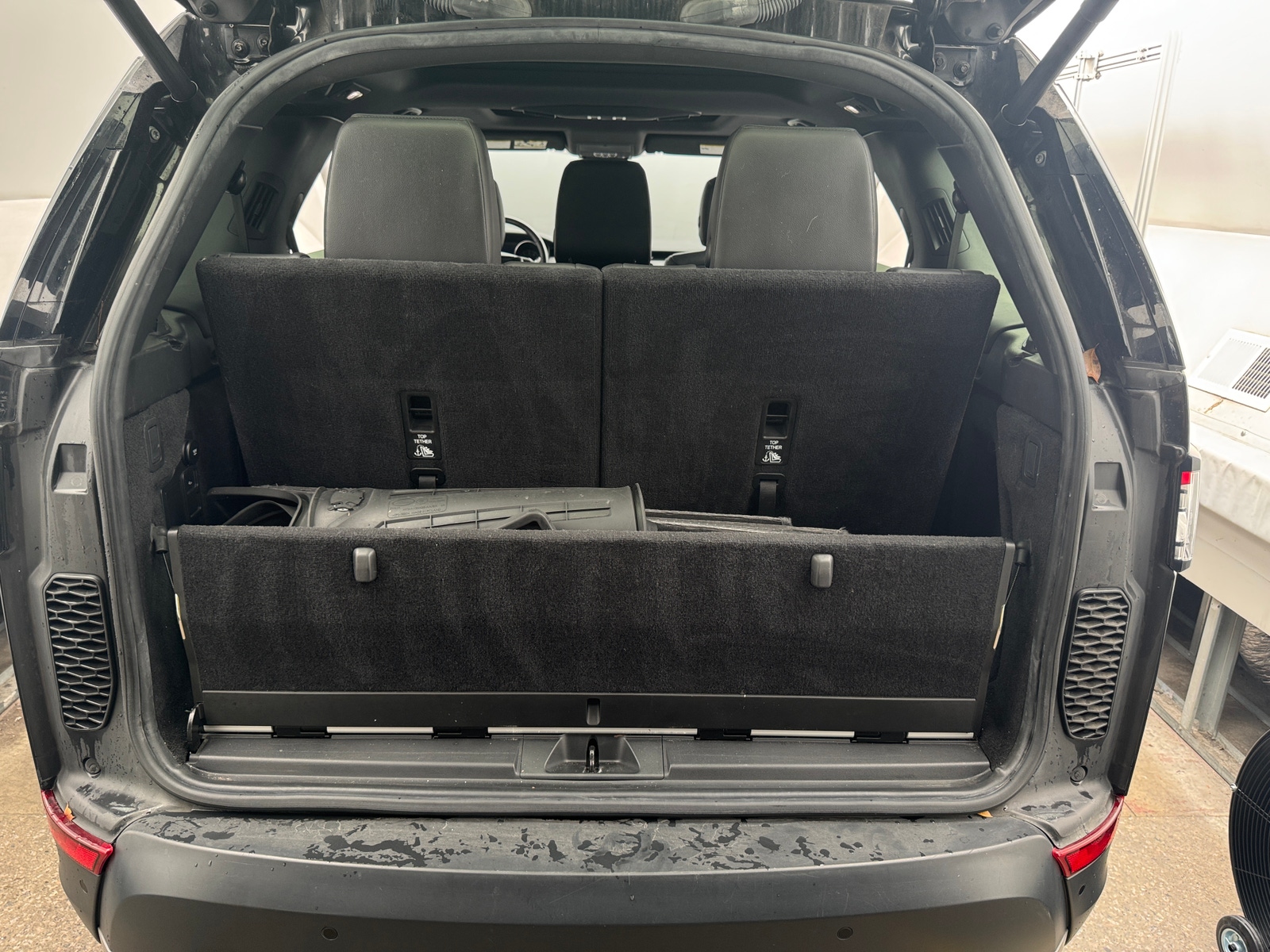 Thumbnail: 2019 Land Rover Discovery - 6