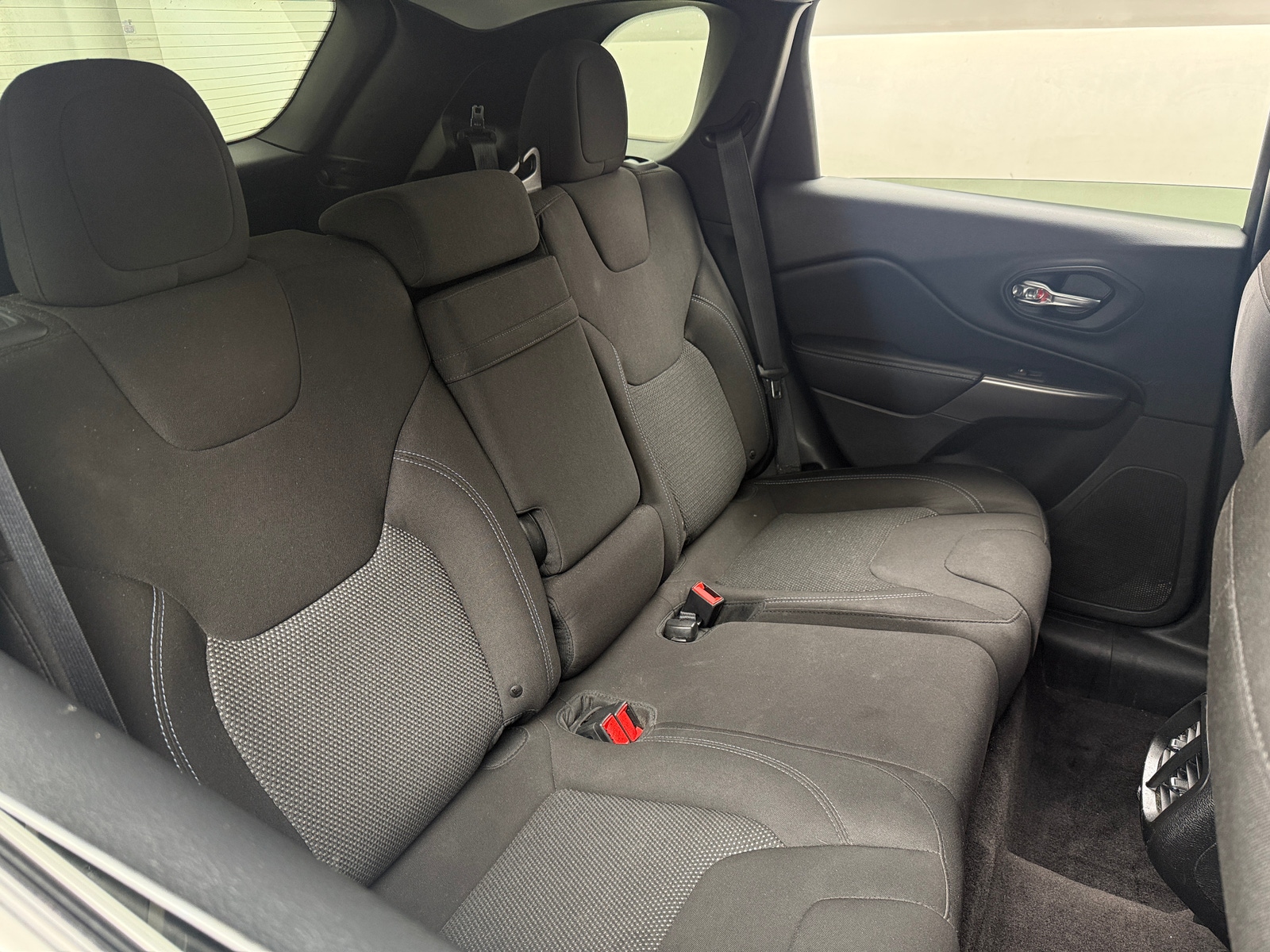 Thumbnail: 2019 Jeep Cherokee - 6