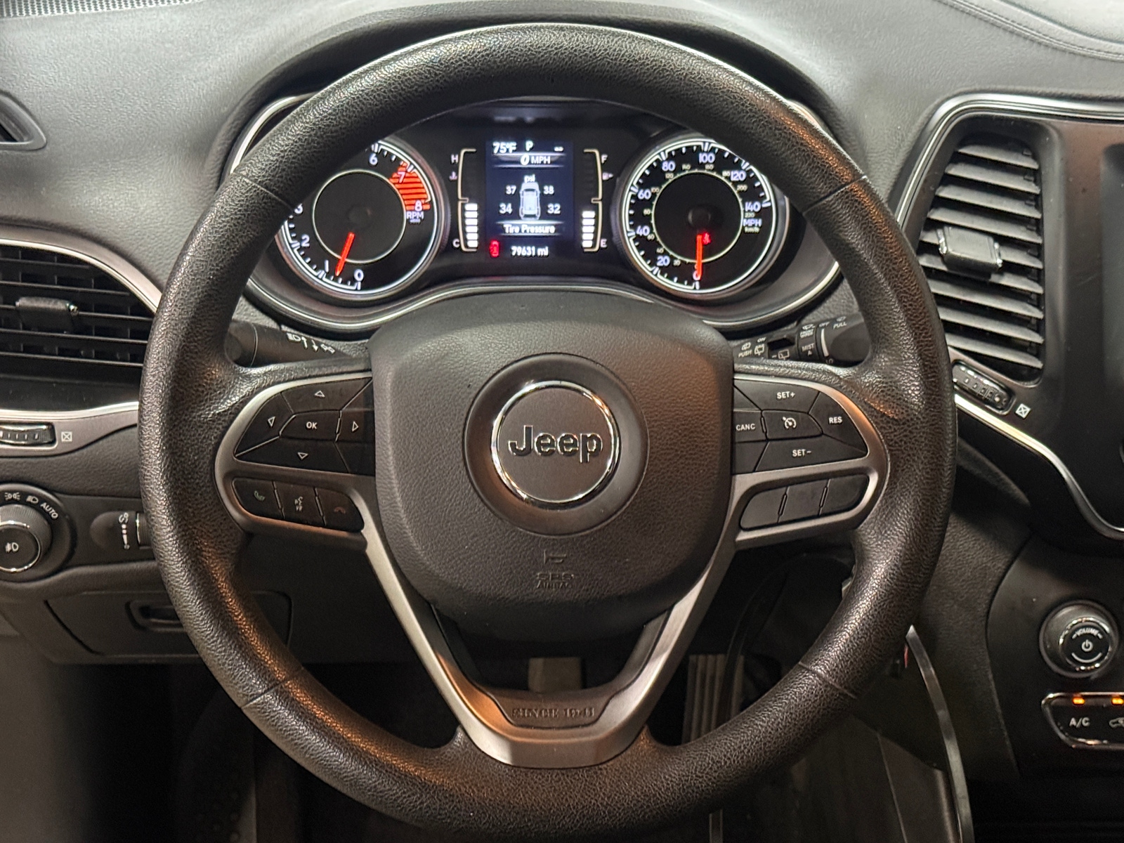Thumbnail: 2019 Jeep Cherokee - 5