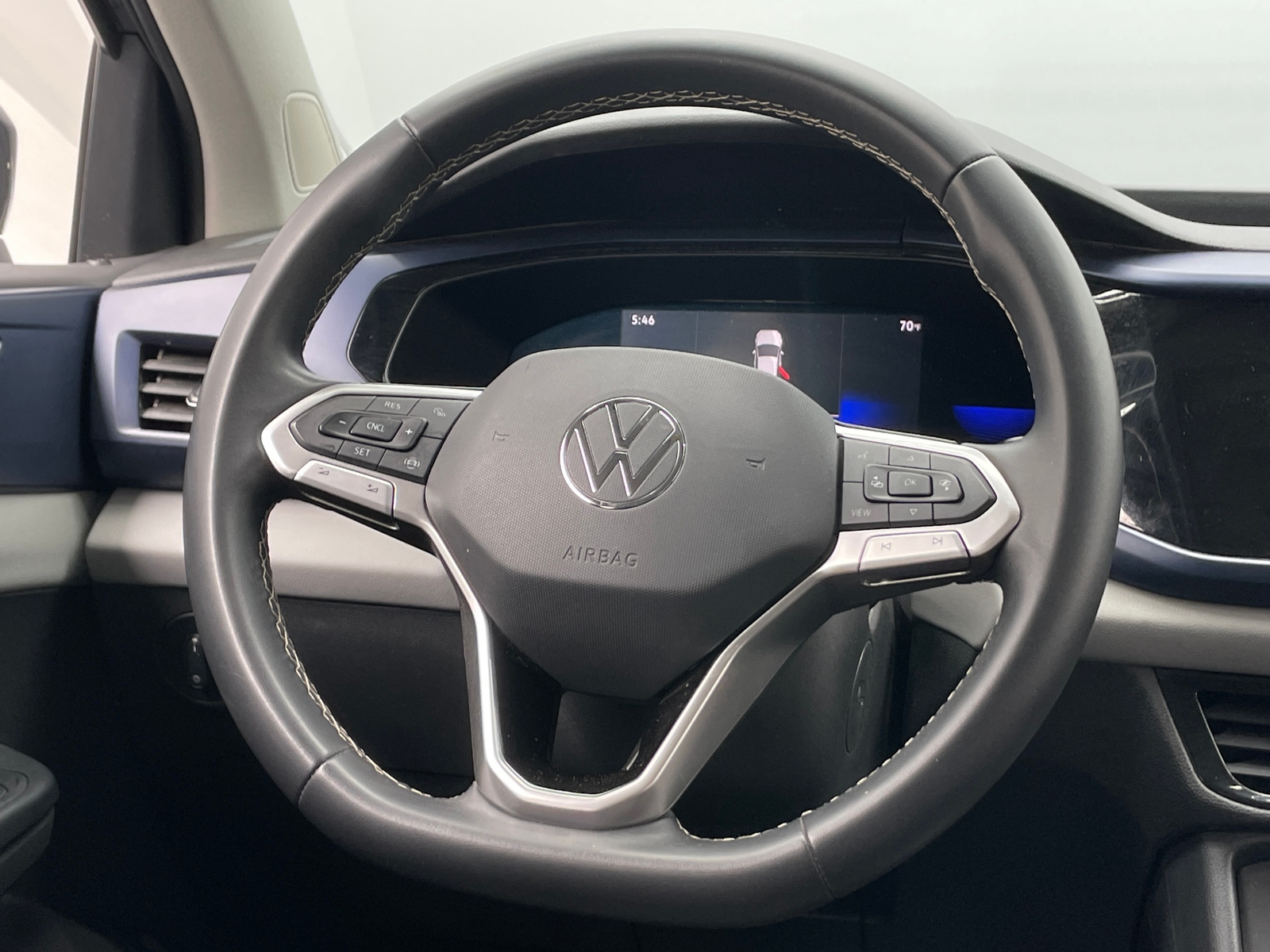 Thumbnail: 2022 Volkswagen Taos - 4