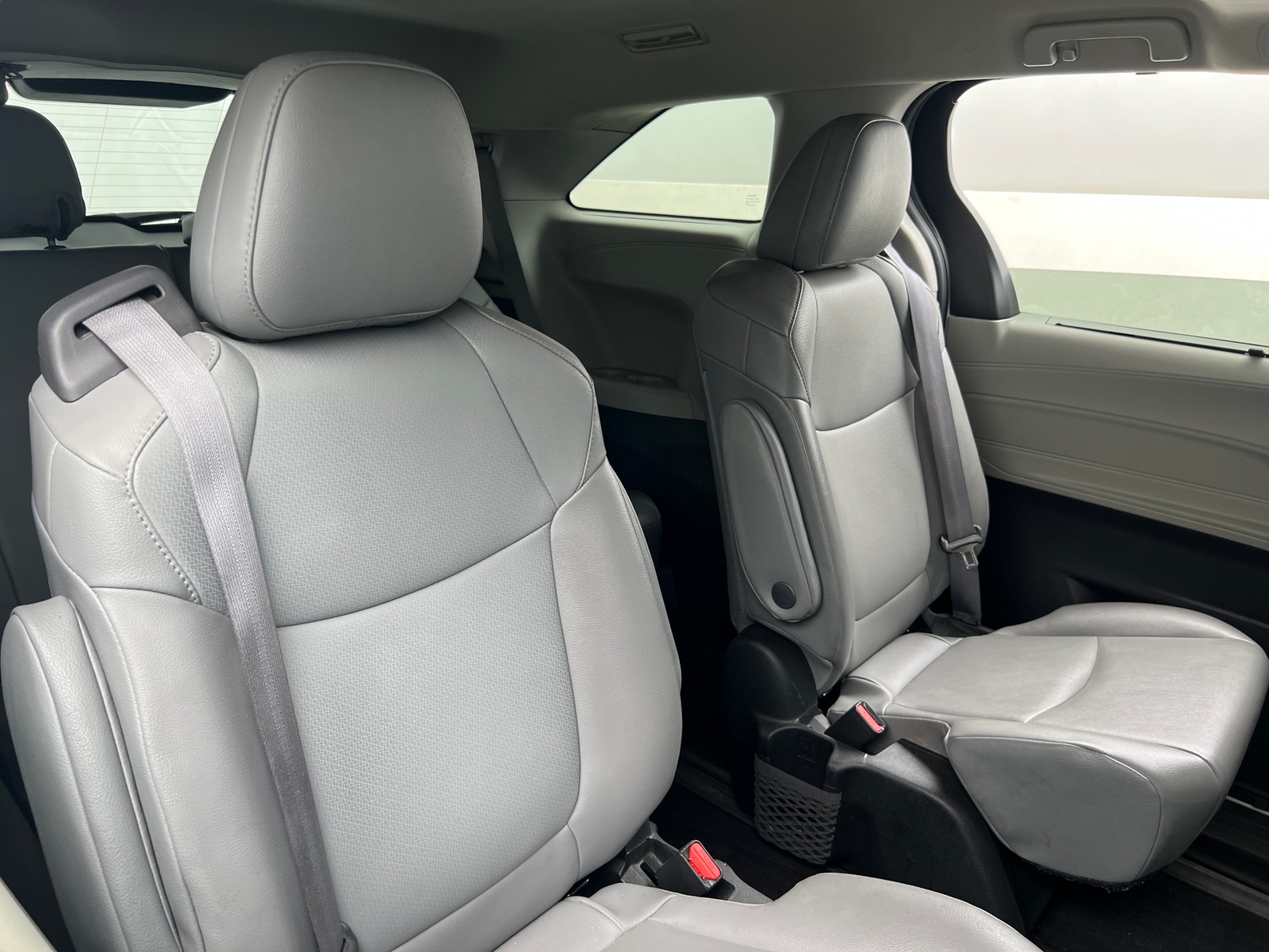 Thumbnail: 2022 Toyota Sienna - 6