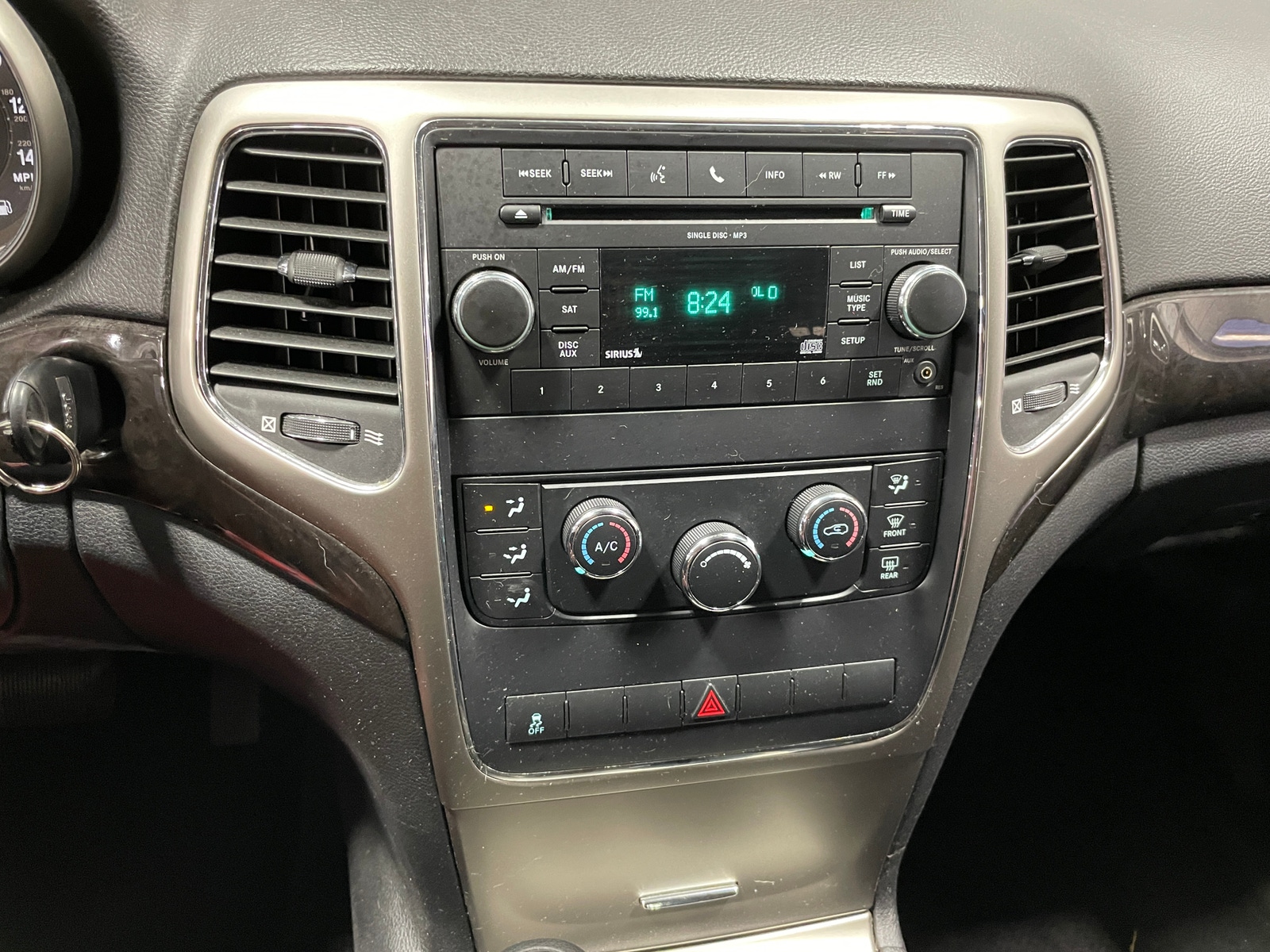 Thumbnail: 2011 Jeep Grand Cherokee - 4