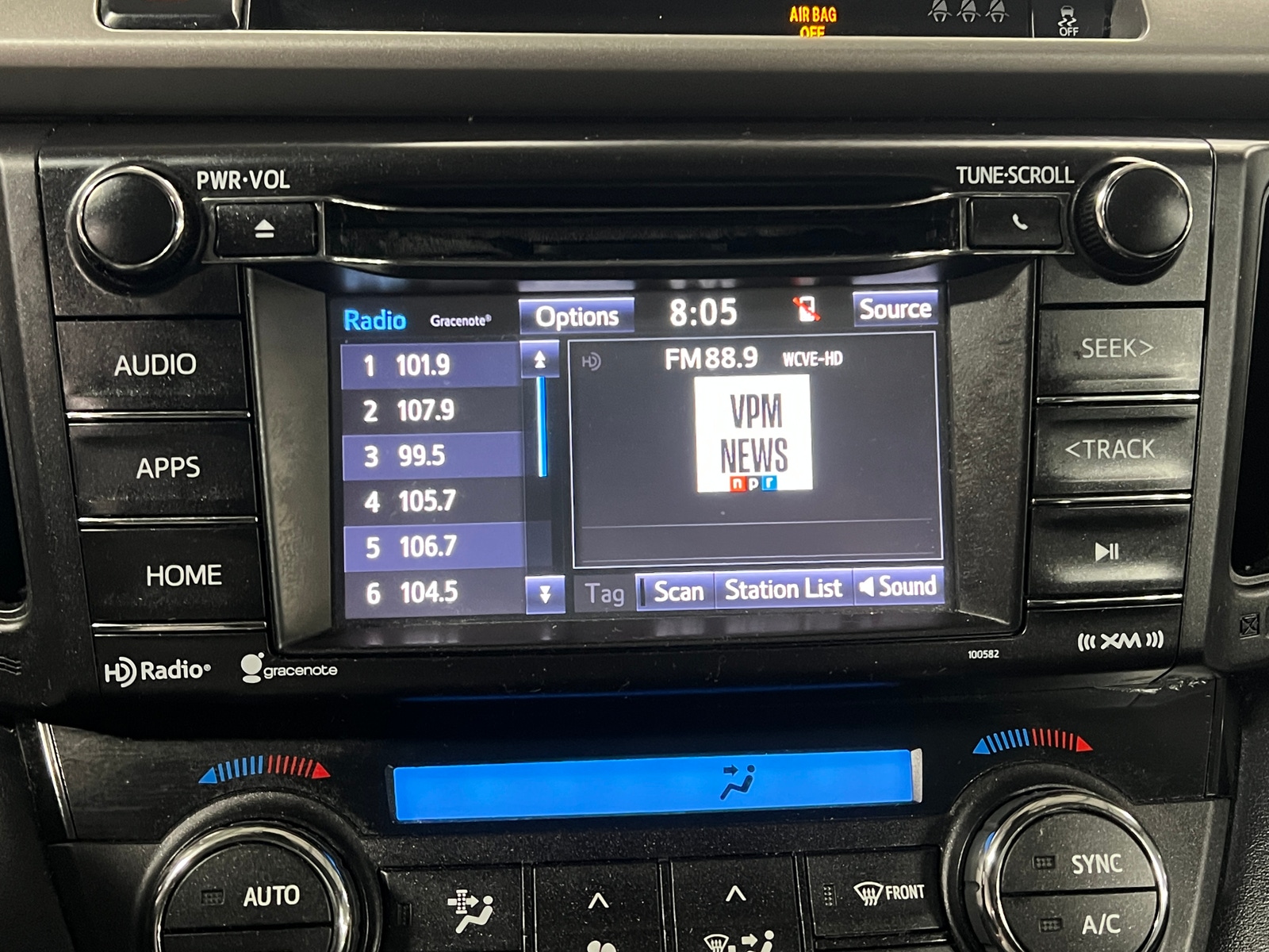 Thumbnail: 2018 Toyota RAV4 - 4