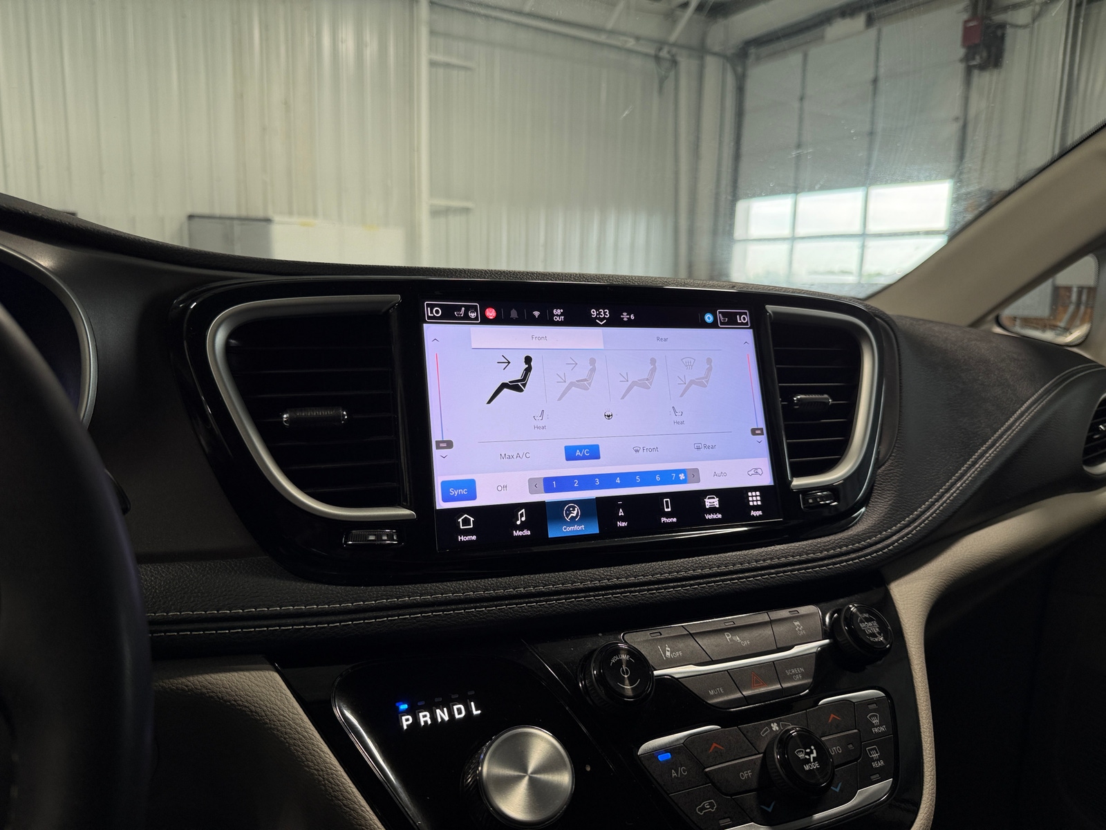 Thumbnail: 2024 Chrysler Pacifica - 3