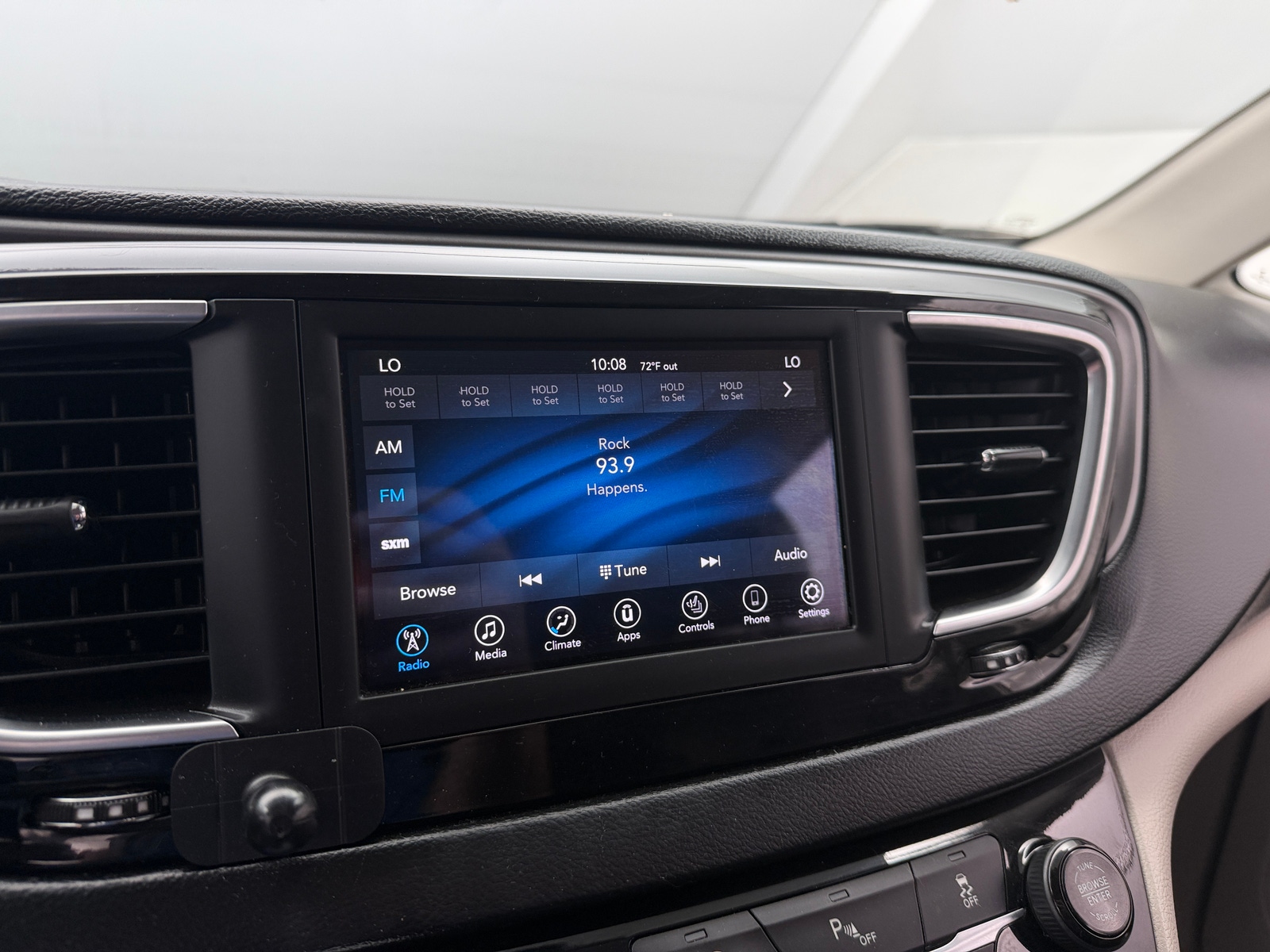 Thumbnail: 2020 Chrysler Pacifica - 3