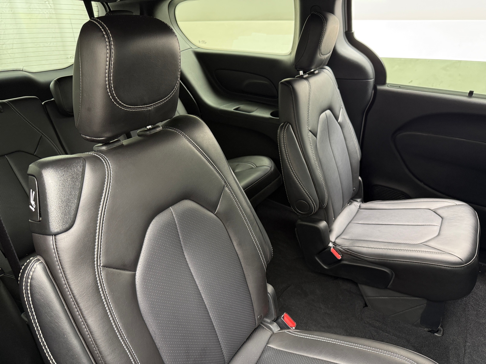 Thumbnail: 2026 Chrysler Pacifica - 5