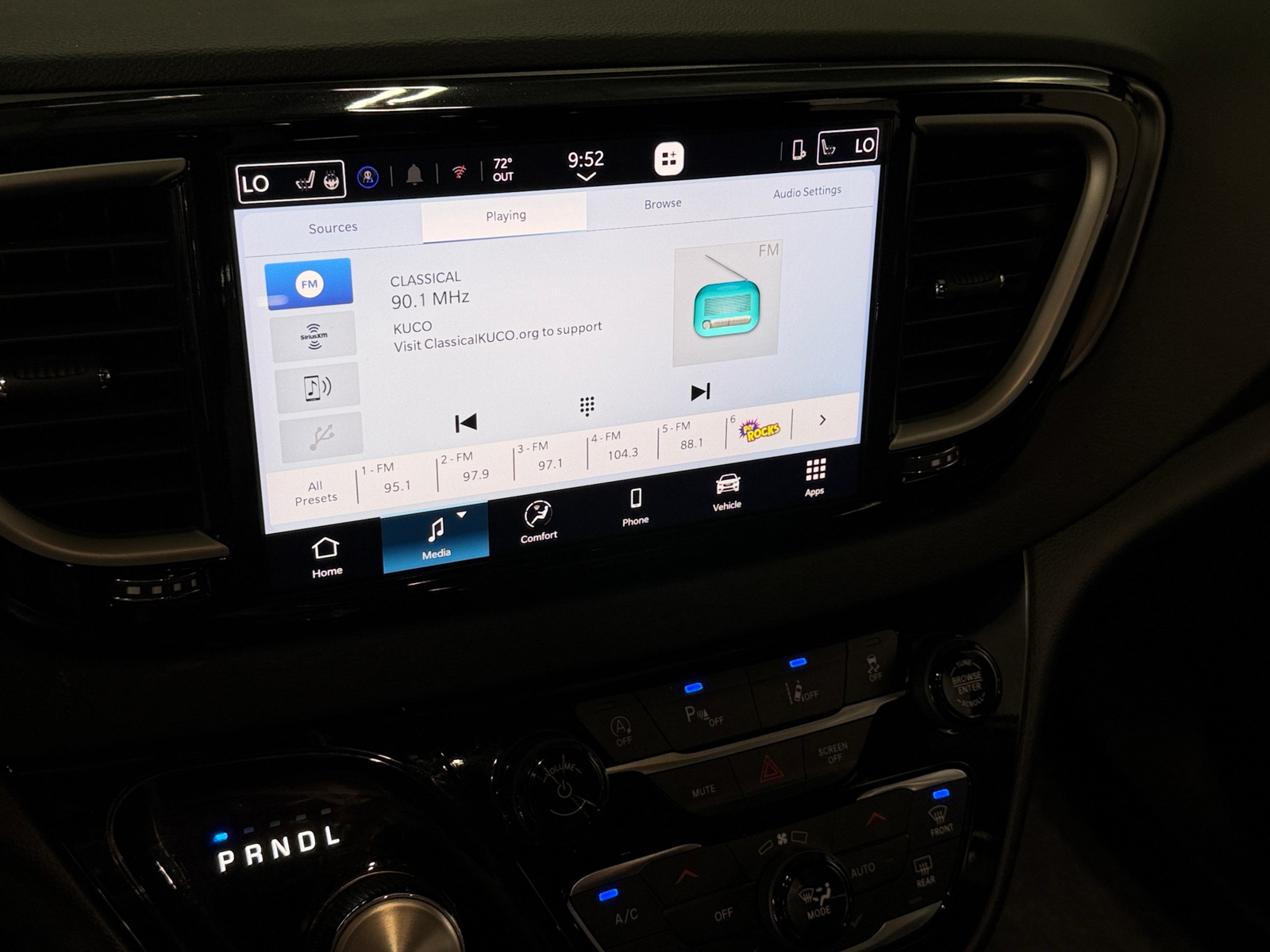 Thumbnail: 2026 Chrysler Pacifica - 3