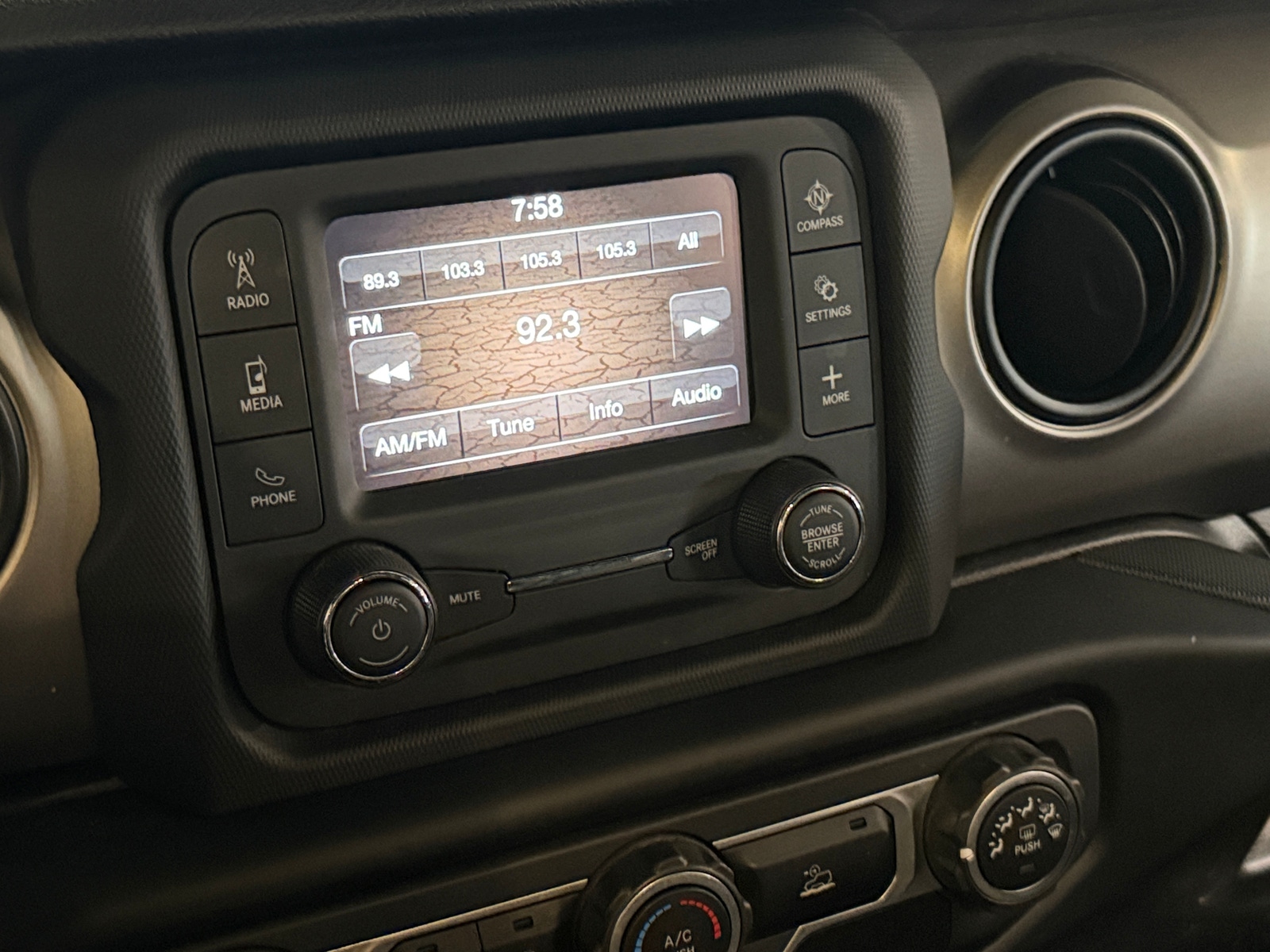 Thumbnail: 2020 Jeep Gladiator - 4
