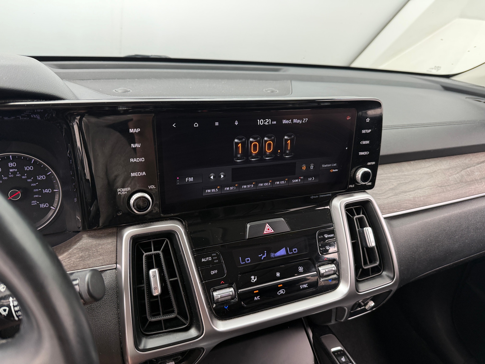 Thumbnail: 2022 Kia Sorento - 3