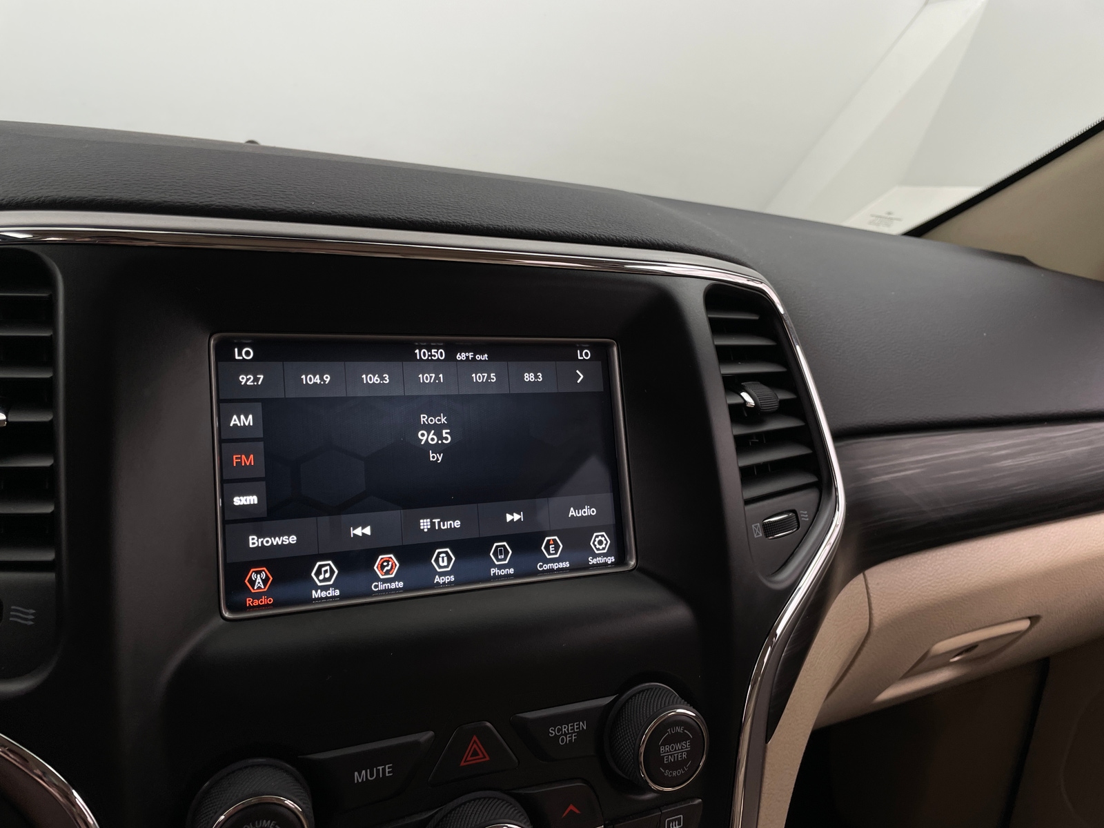 Thumbnail: 2020 Jeep Grand Cherokee - 4