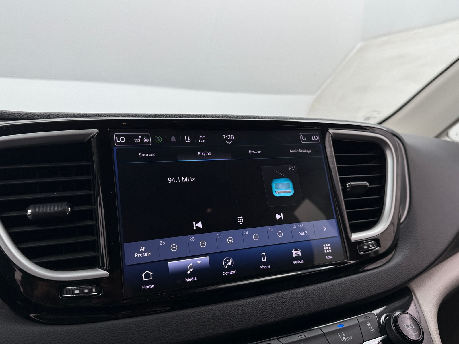 Thumbnail: 2024 Chrysler Pacifica - 3