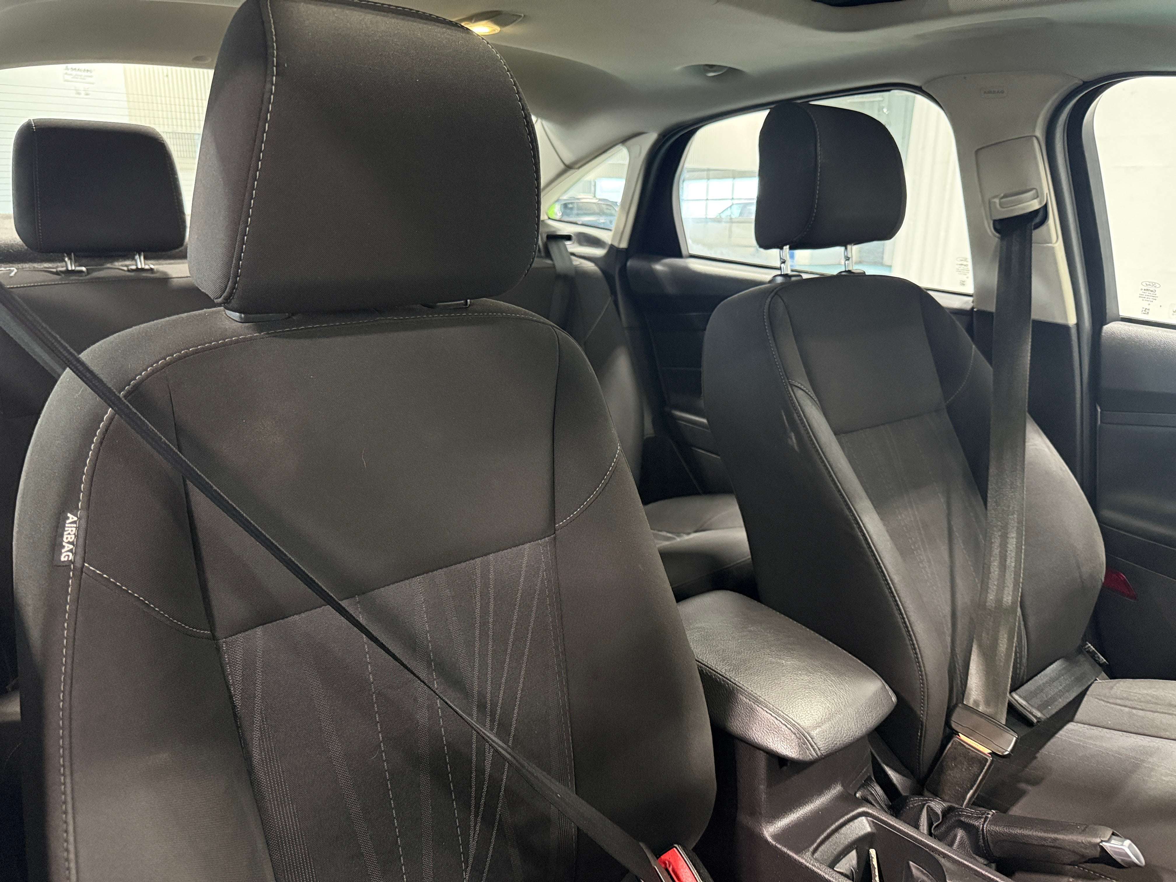 Used 2015 Ford Focus SE with VIN 1FADP3FE3FL267373 for sale in Pewaukee, WI