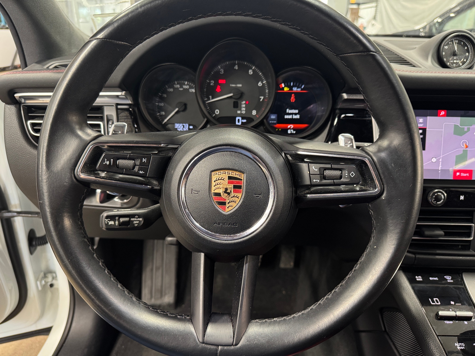 Thumbnail: 2023 Porsche Macan - 4