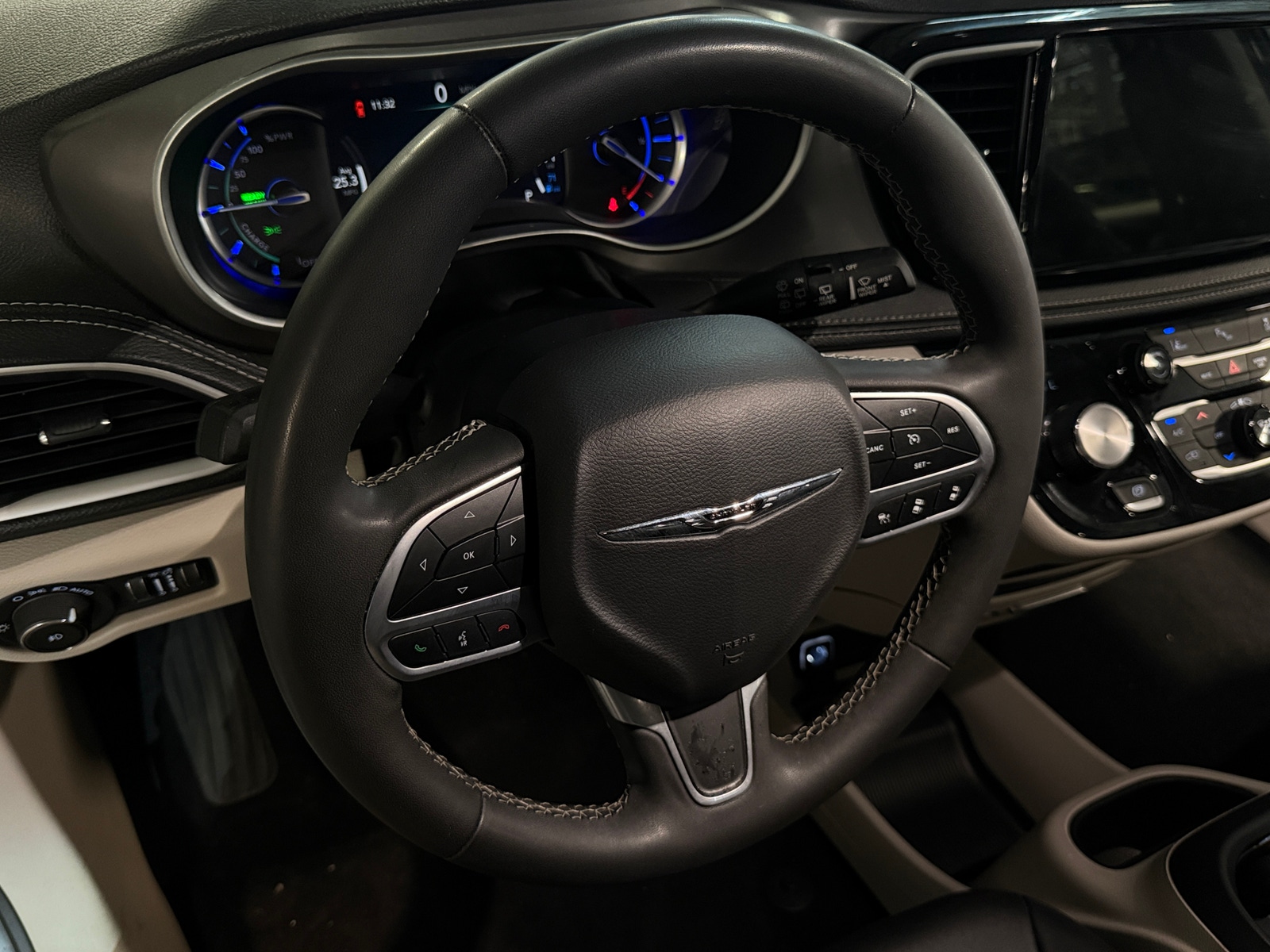 Thumbnail: 2024 Chrysler Pacifica - 4