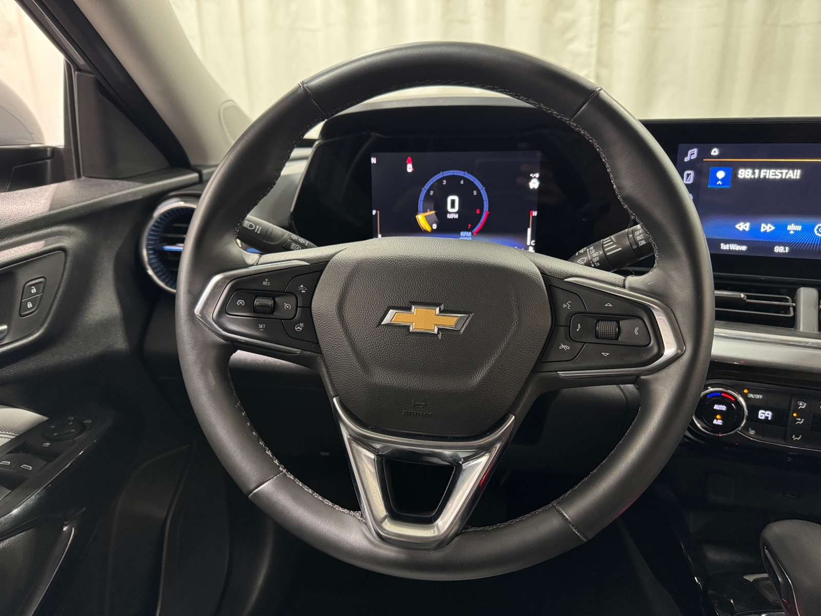 Thumbnail: 2025 Chevrolet Trax - 5