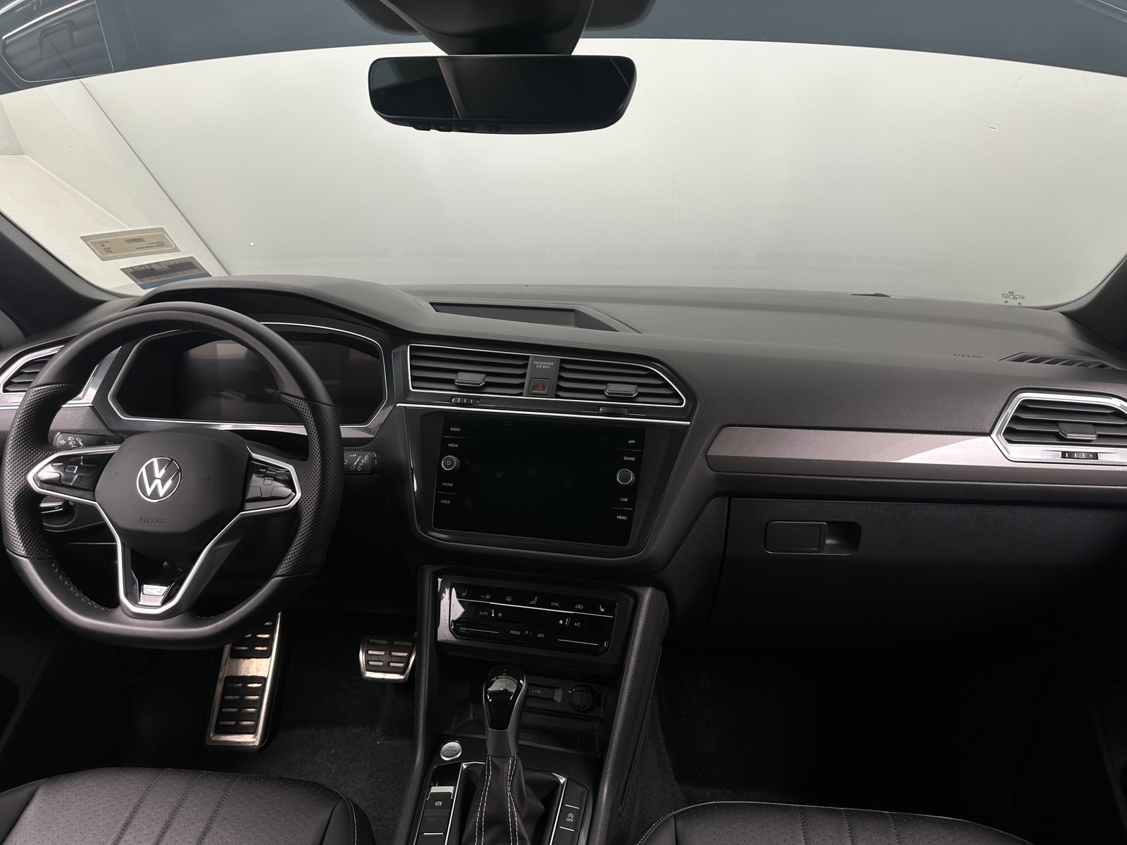 Thumbnail: 2023 Volkswagen Tiguan - 2