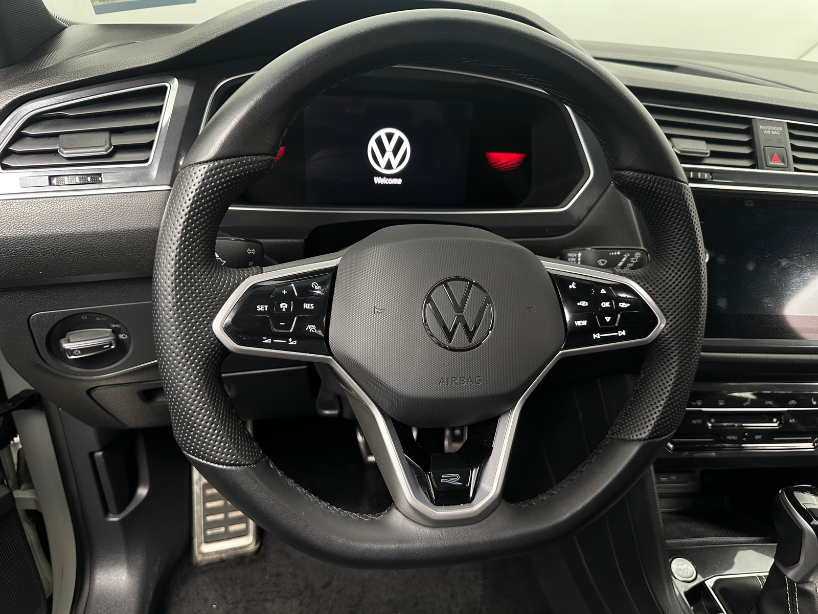 Thumbnail: 2023 Volkswagen Tiguan - 4