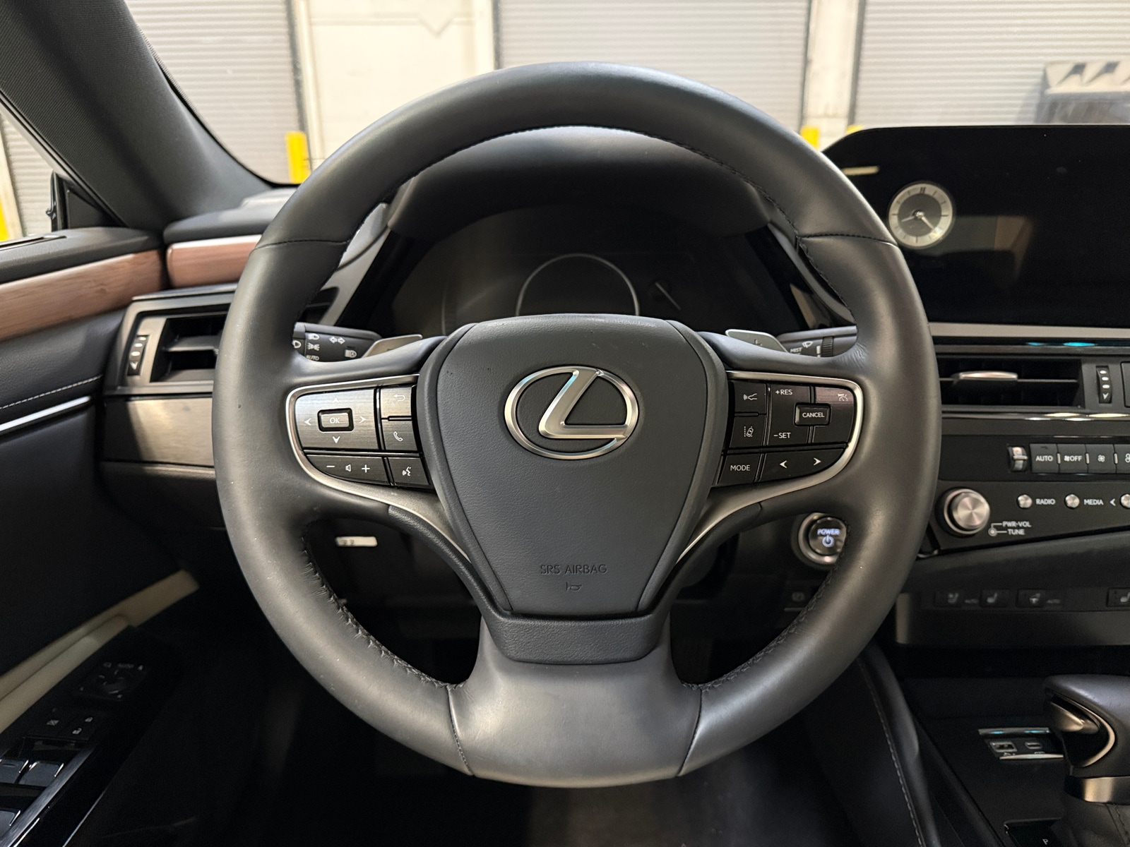 Thumbnail: 2024 Lexus ES - 4