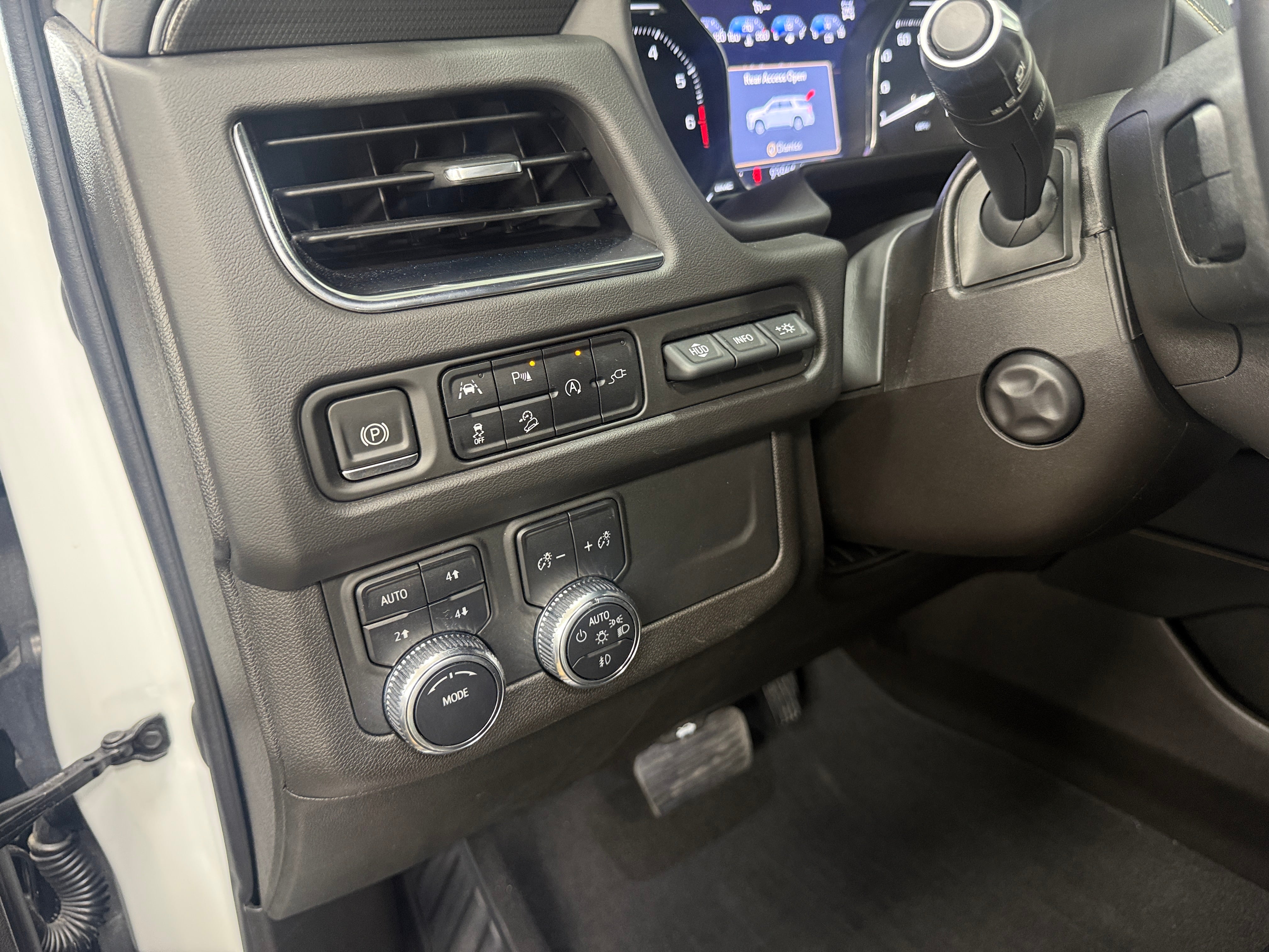 2021 GMC Yukon AT4 - Photo 13