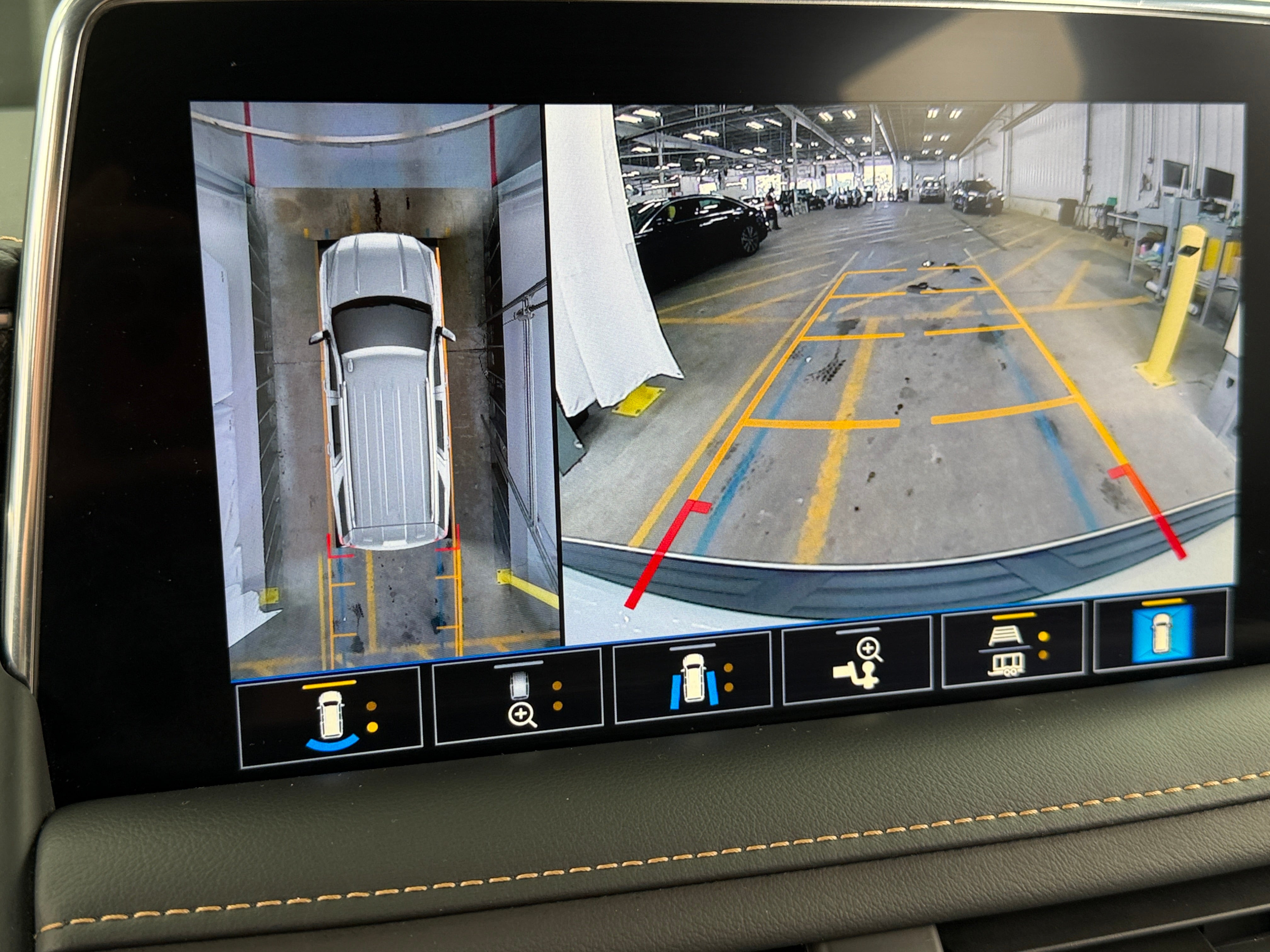2021 GMC Yukon AT4 - Photo 15