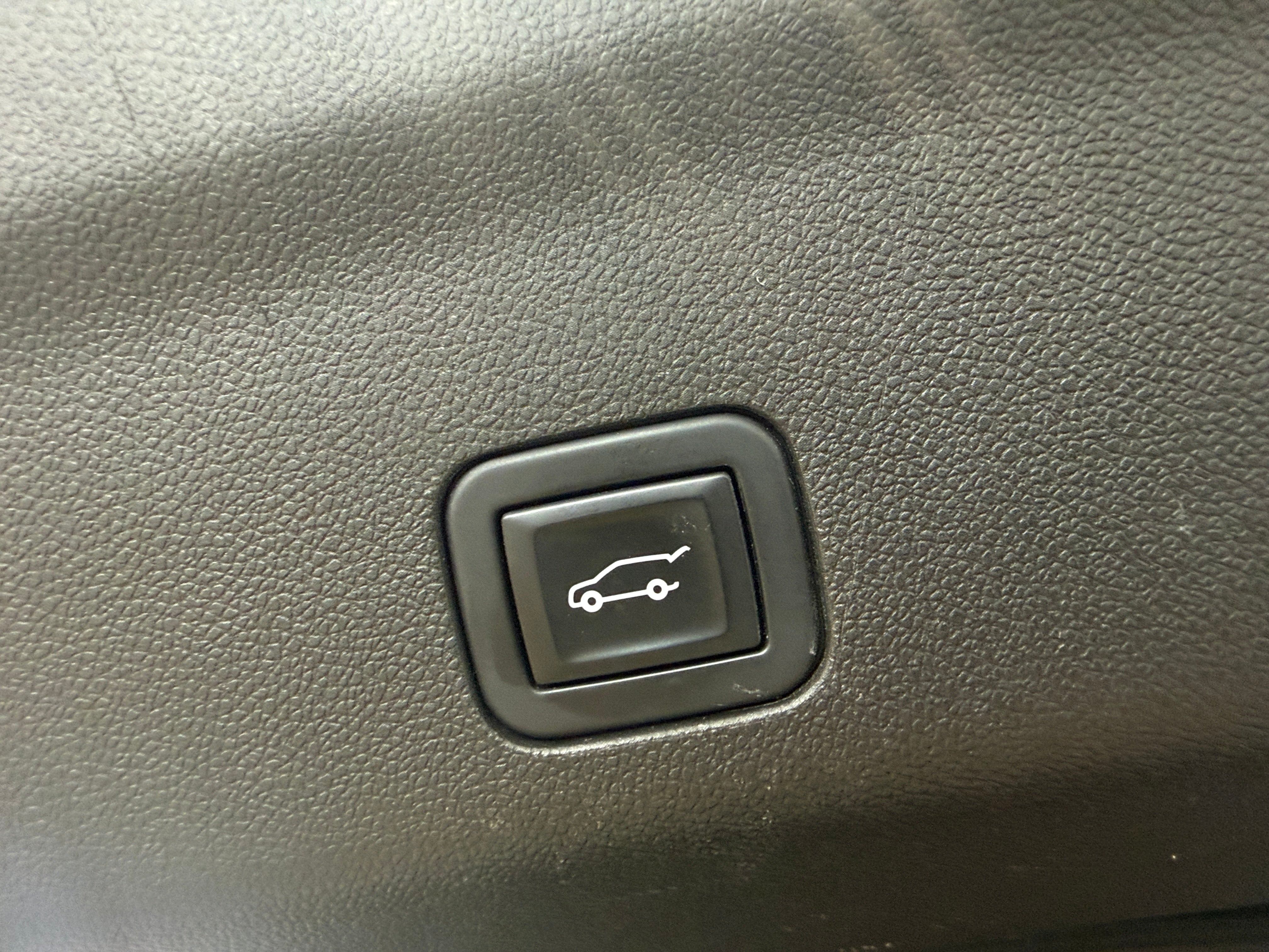 2021 GMC Yukon AT4 - Photo 17
