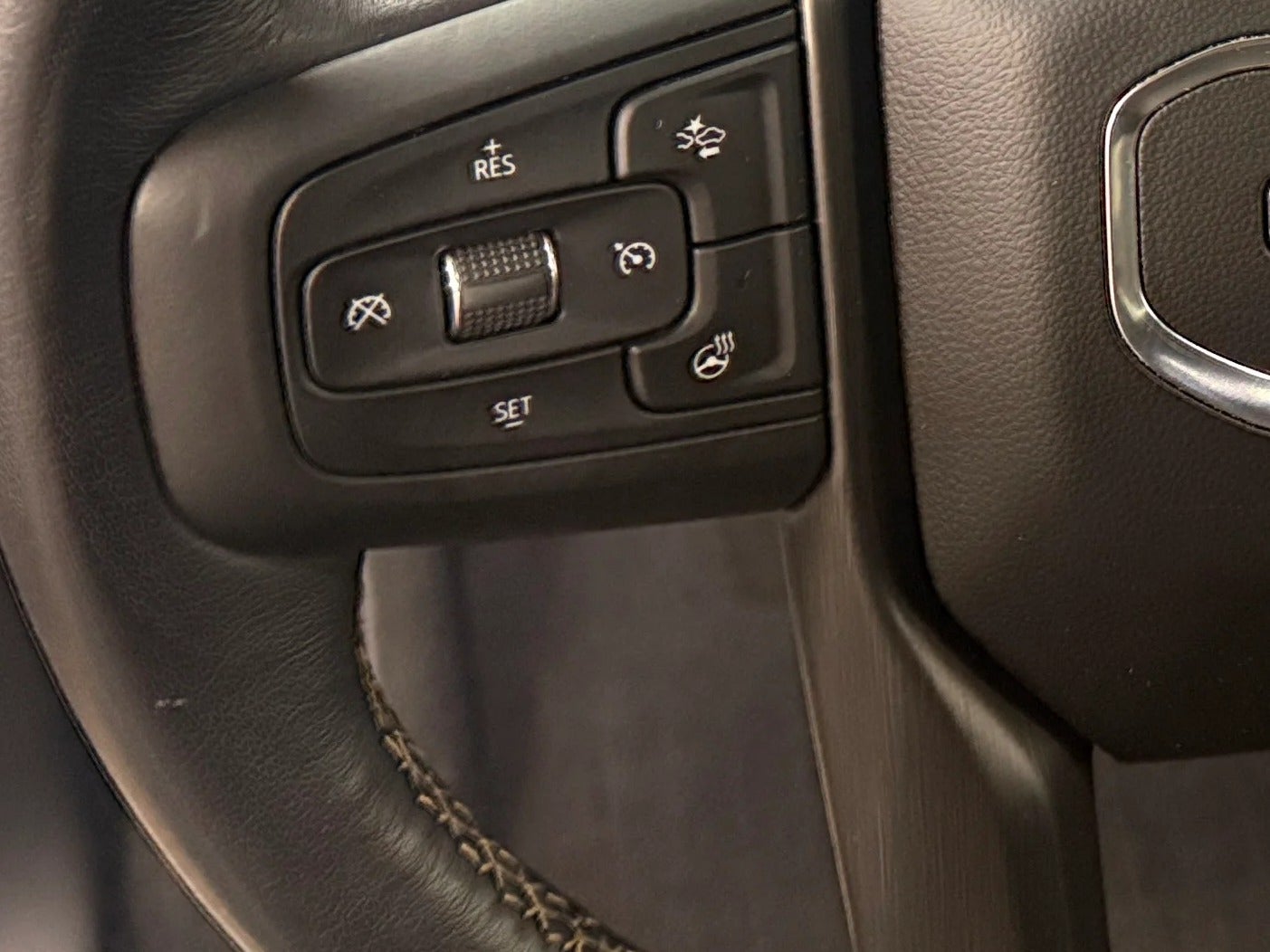 2021 GMC Yukon AT4 - Photo 19