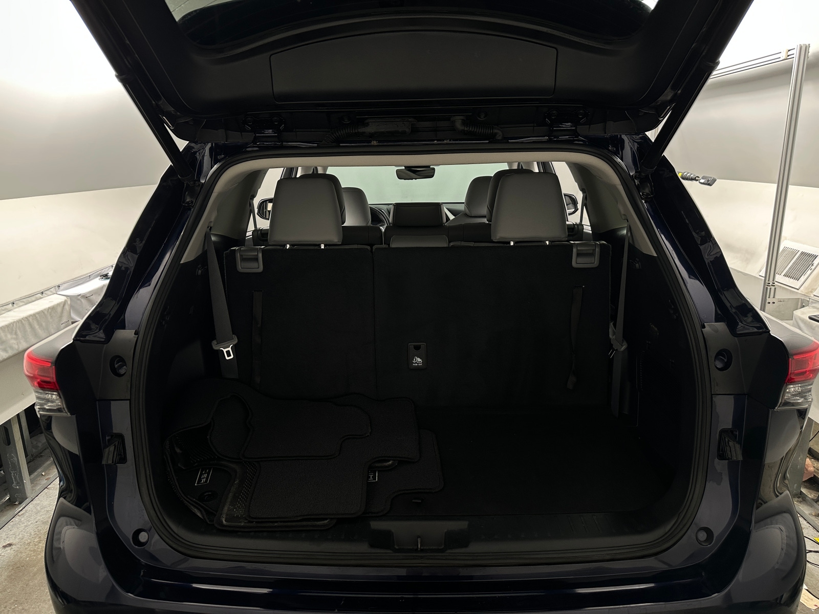 Thumbnail: 2023 Toyota Highlander - 6