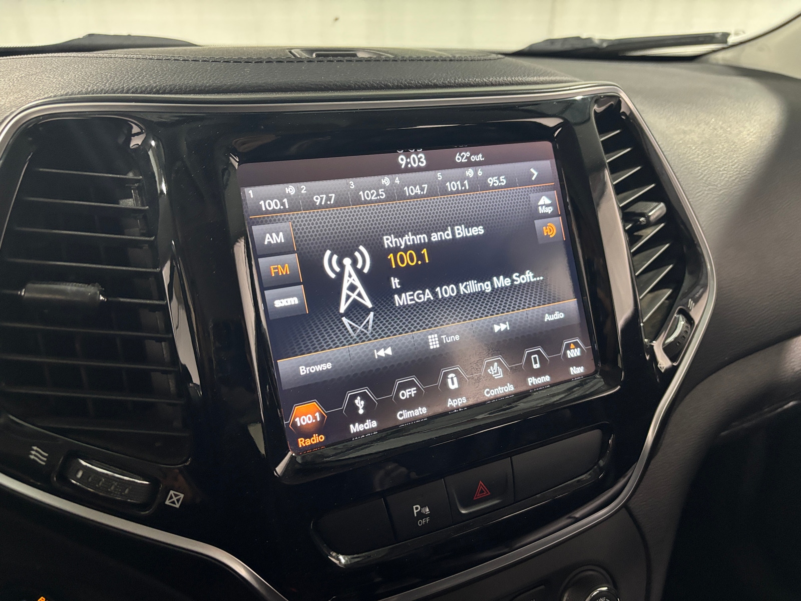 Thumbnail: 2019 Jeep Cherokee - 4
