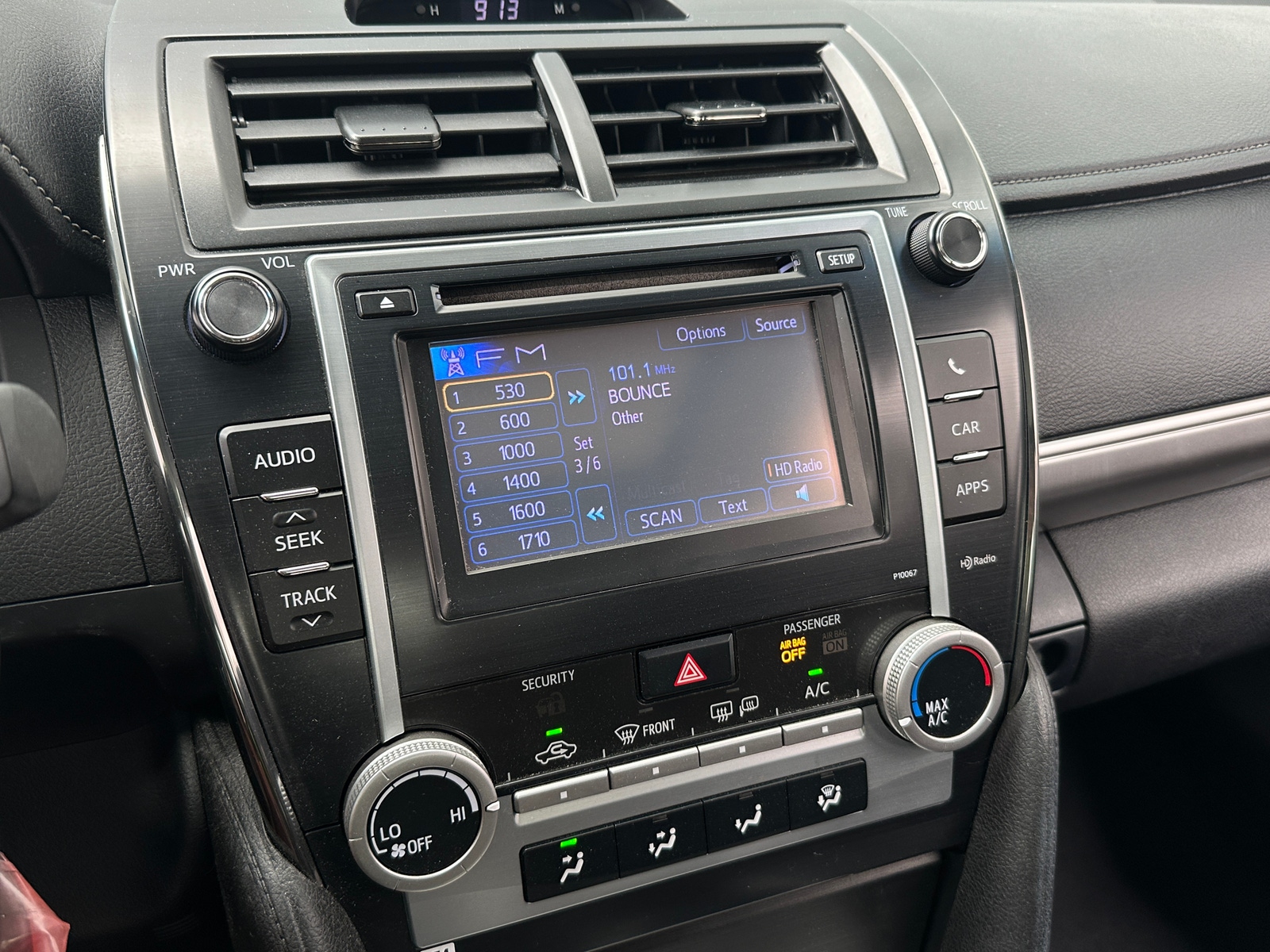 Thumbnail: 2012 Toyota Camry - 4