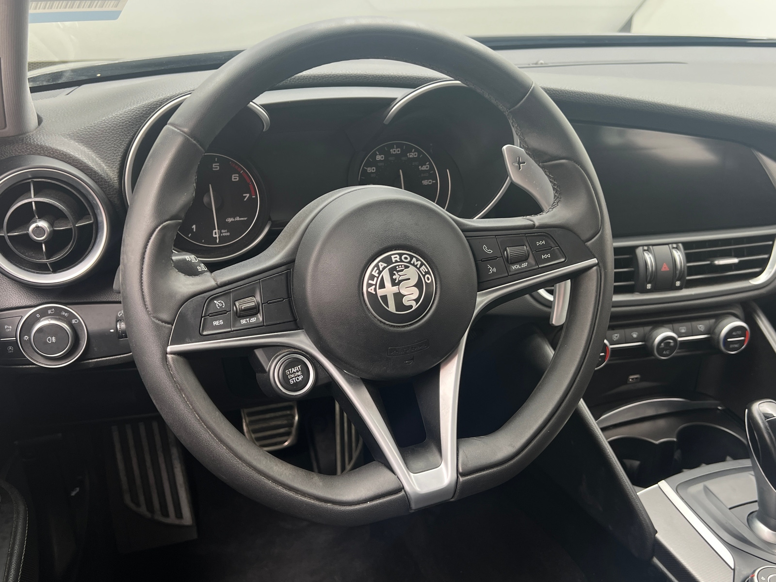 Thumbnail: 2019 Alfa Romeo Giulia - 4