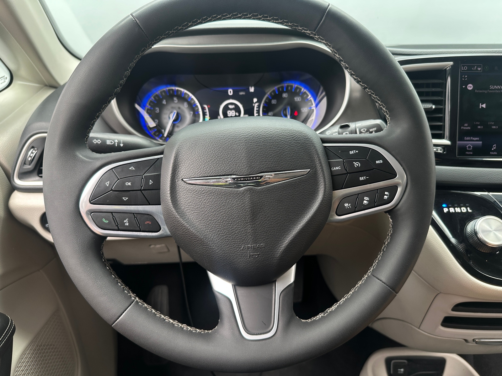 Thumbnail: 2023 Chrysler Pacifica - 4
