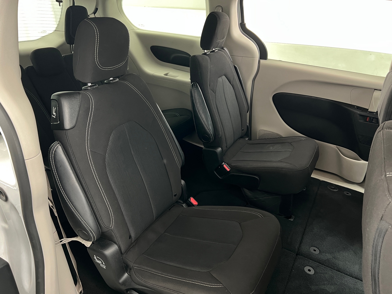 Thumbnail: 2023 Chrysler Voyager - 6