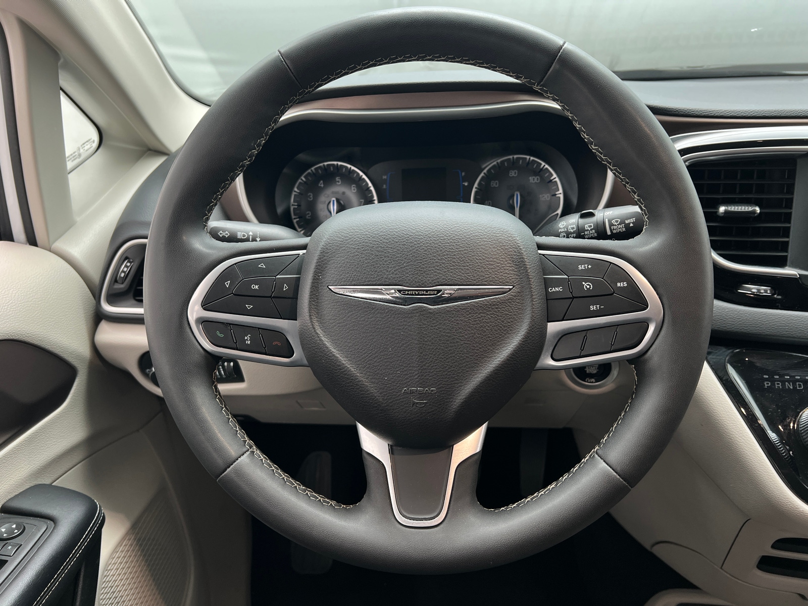 Thumbnail: 2023 Chrysler Voyager - 5