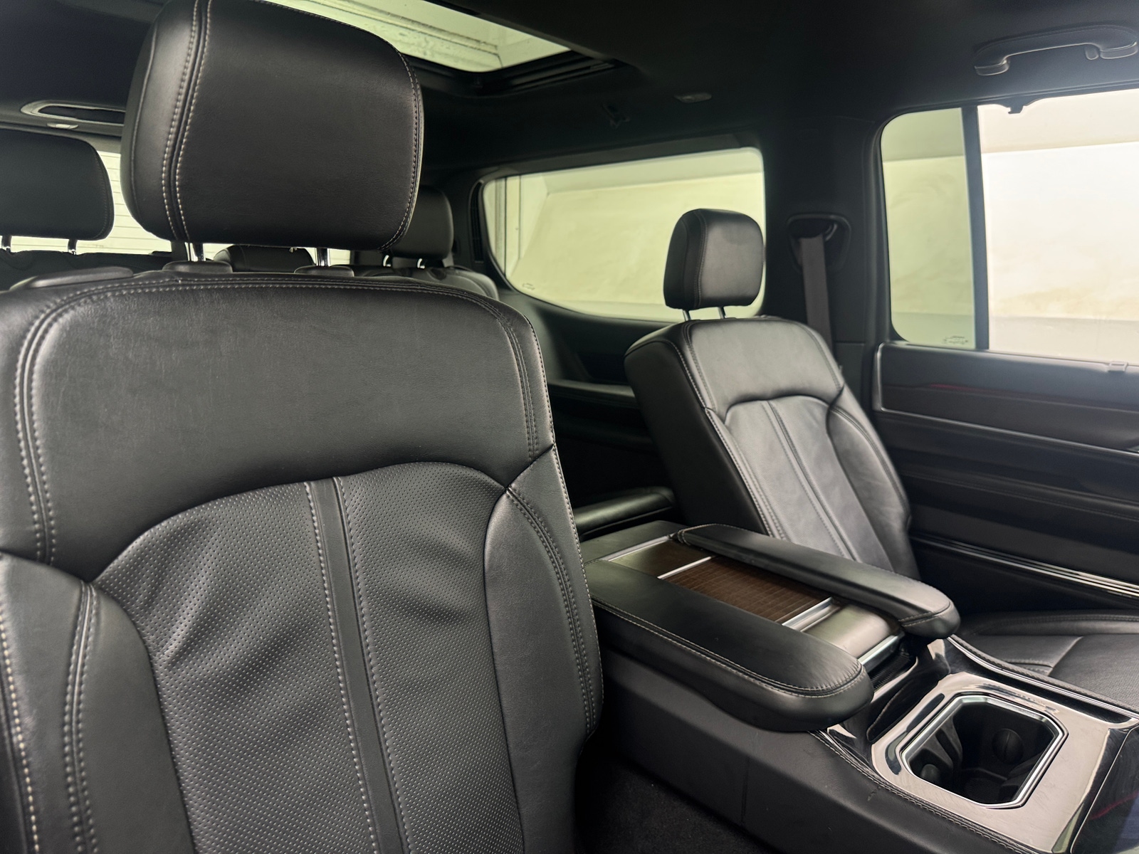 Thumbnail: 2023 Jeep Grand Wagoneer - 5