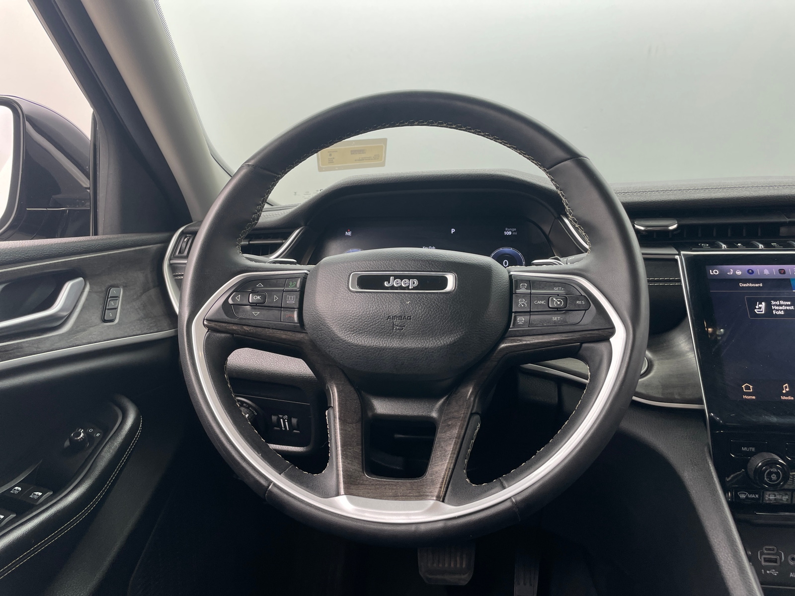 Thumbnail: 2023 Jeep Grand Cherokee L - 4