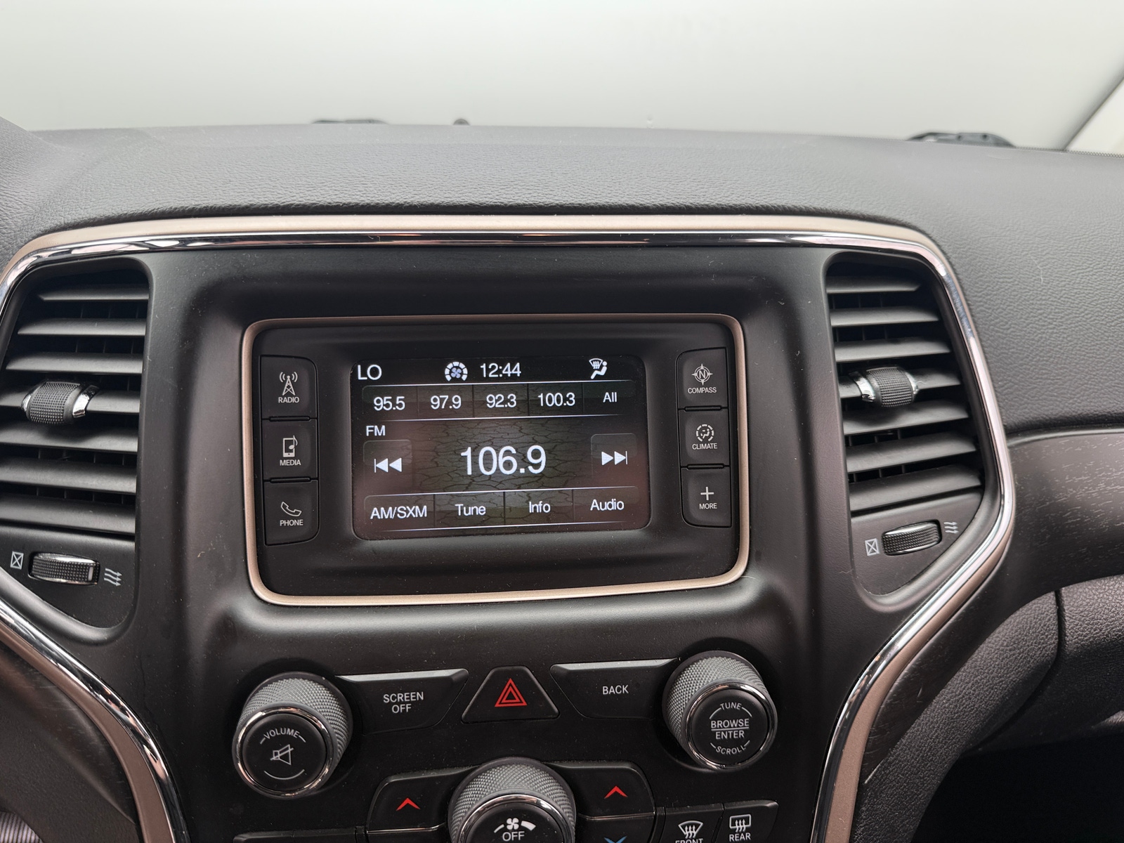 Thumbnail: 2017 Jeep Grand Cherokee - 4